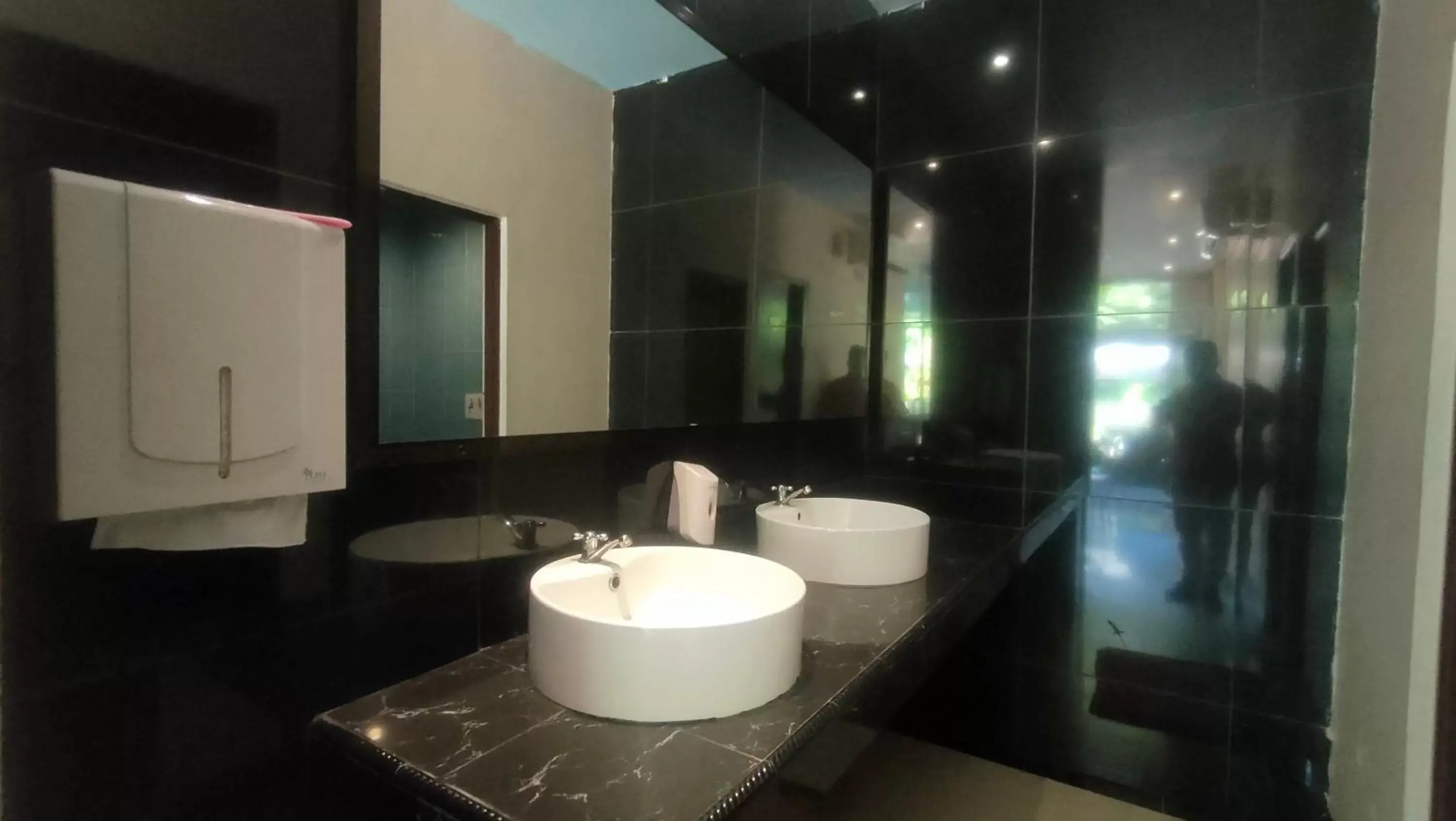 Bathroom in OS Hotel Batu Aji Batam