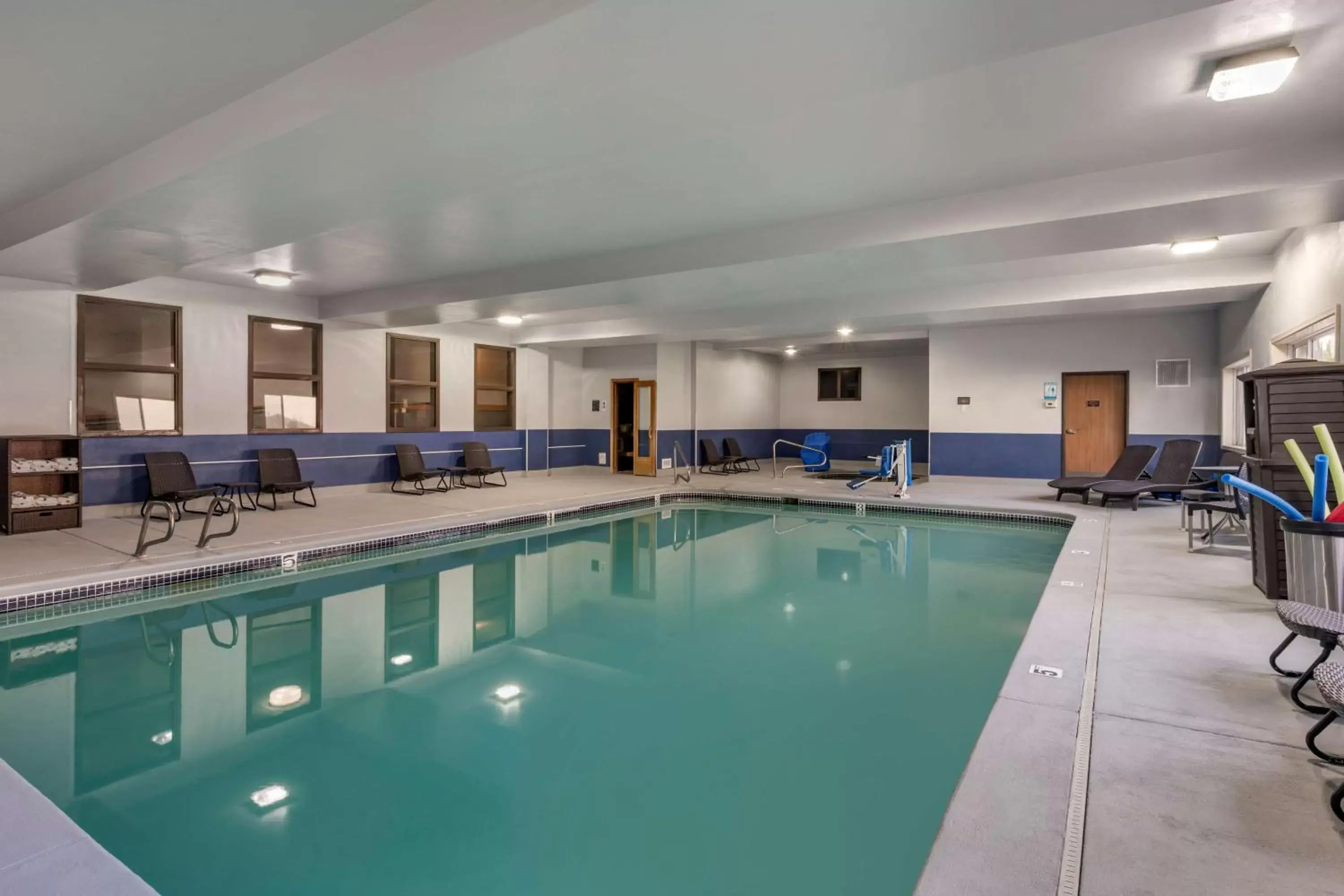 Pool view in Best Western Newberg Inn Pool view in Best Western Newberg Inn