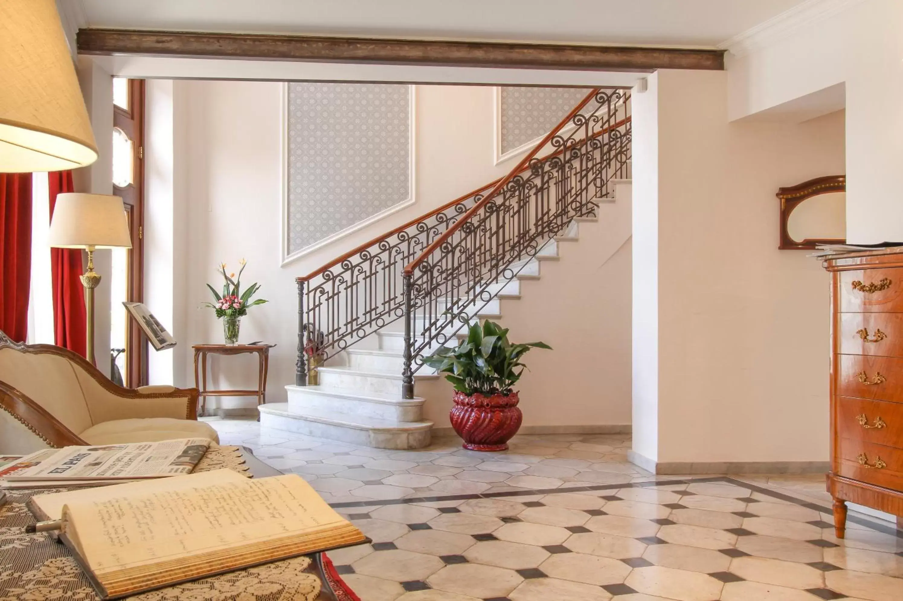 Lobby or reception in Alma Histórica Boutique Hotel