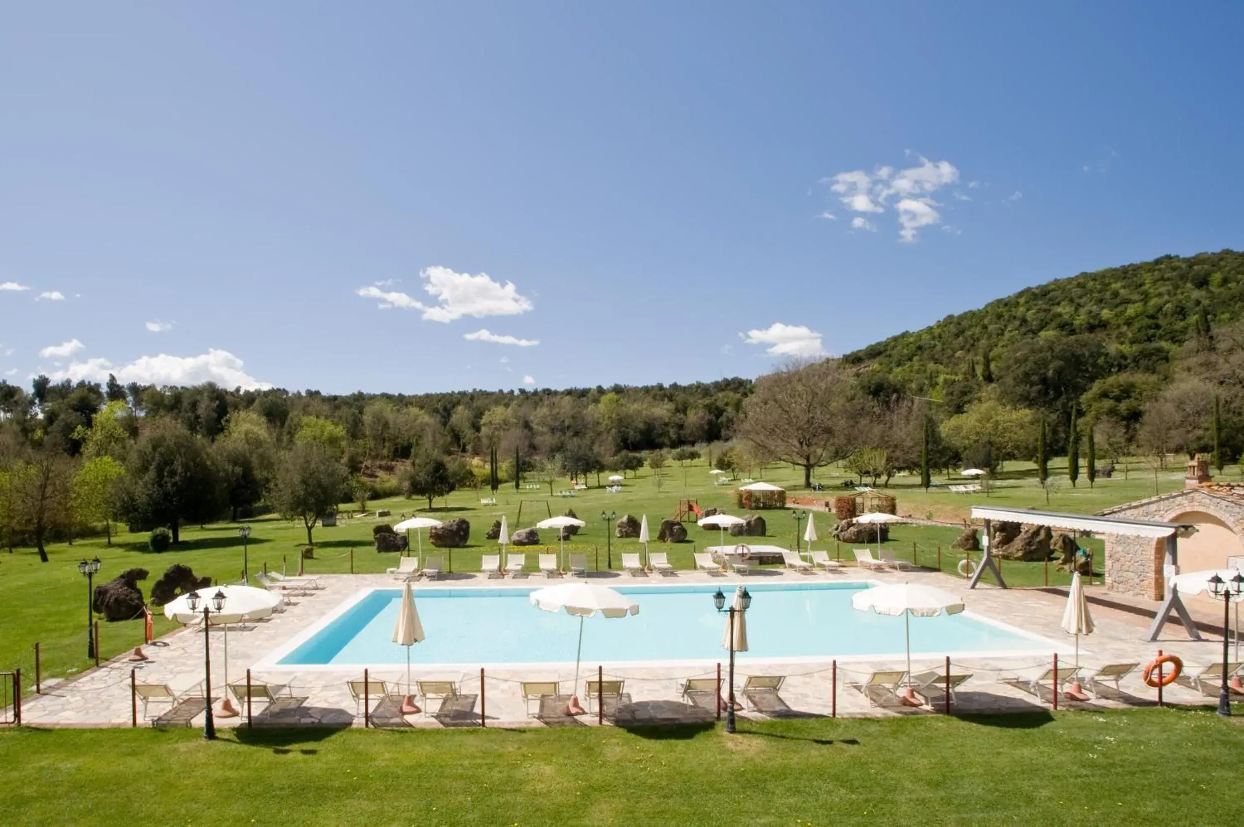 Garden, Swimming Pool in Hotel & Restaurant Casolare Le Terre Rosse