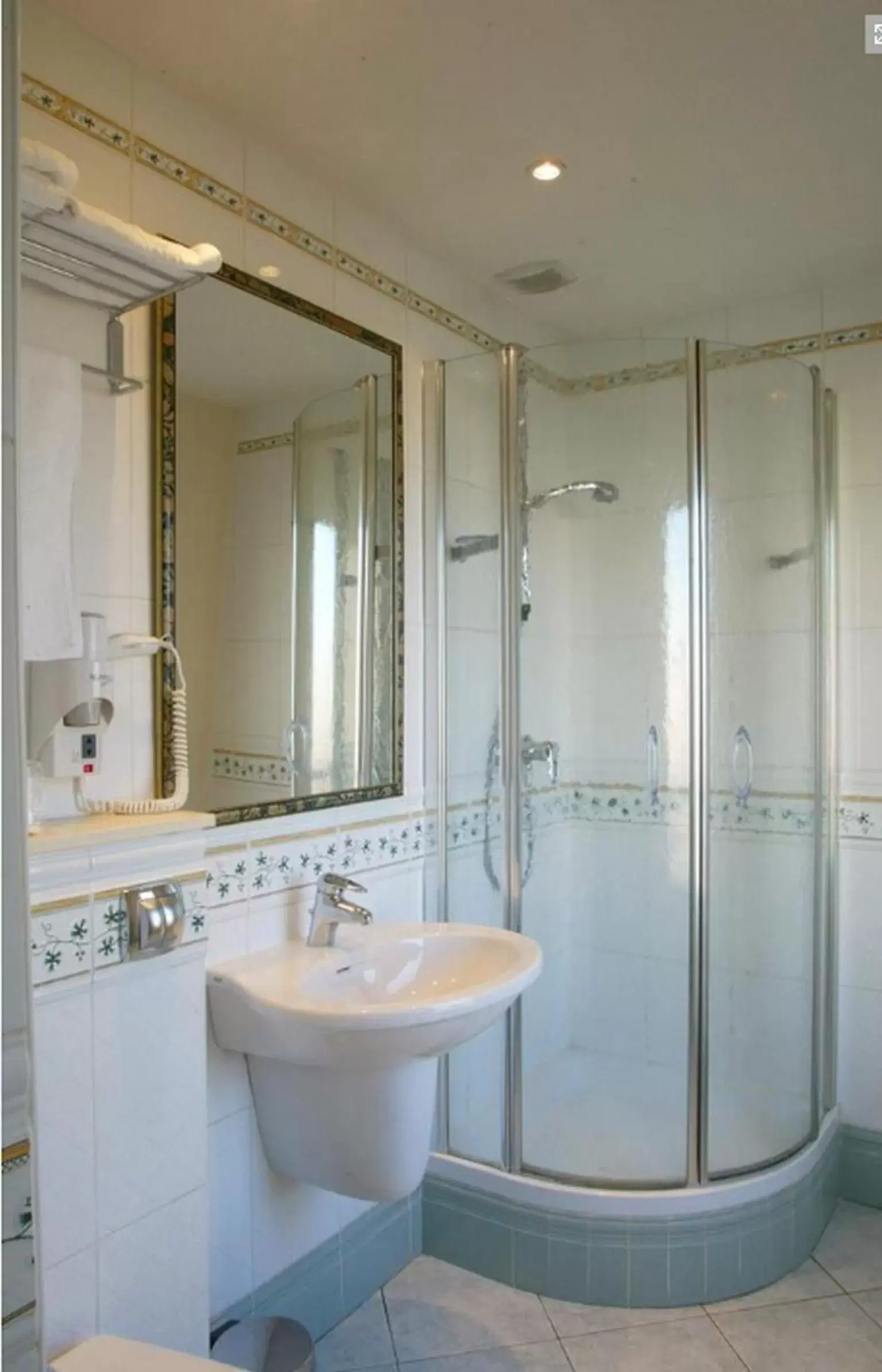 Bathroom in Grand Hôtel Des Gobelins