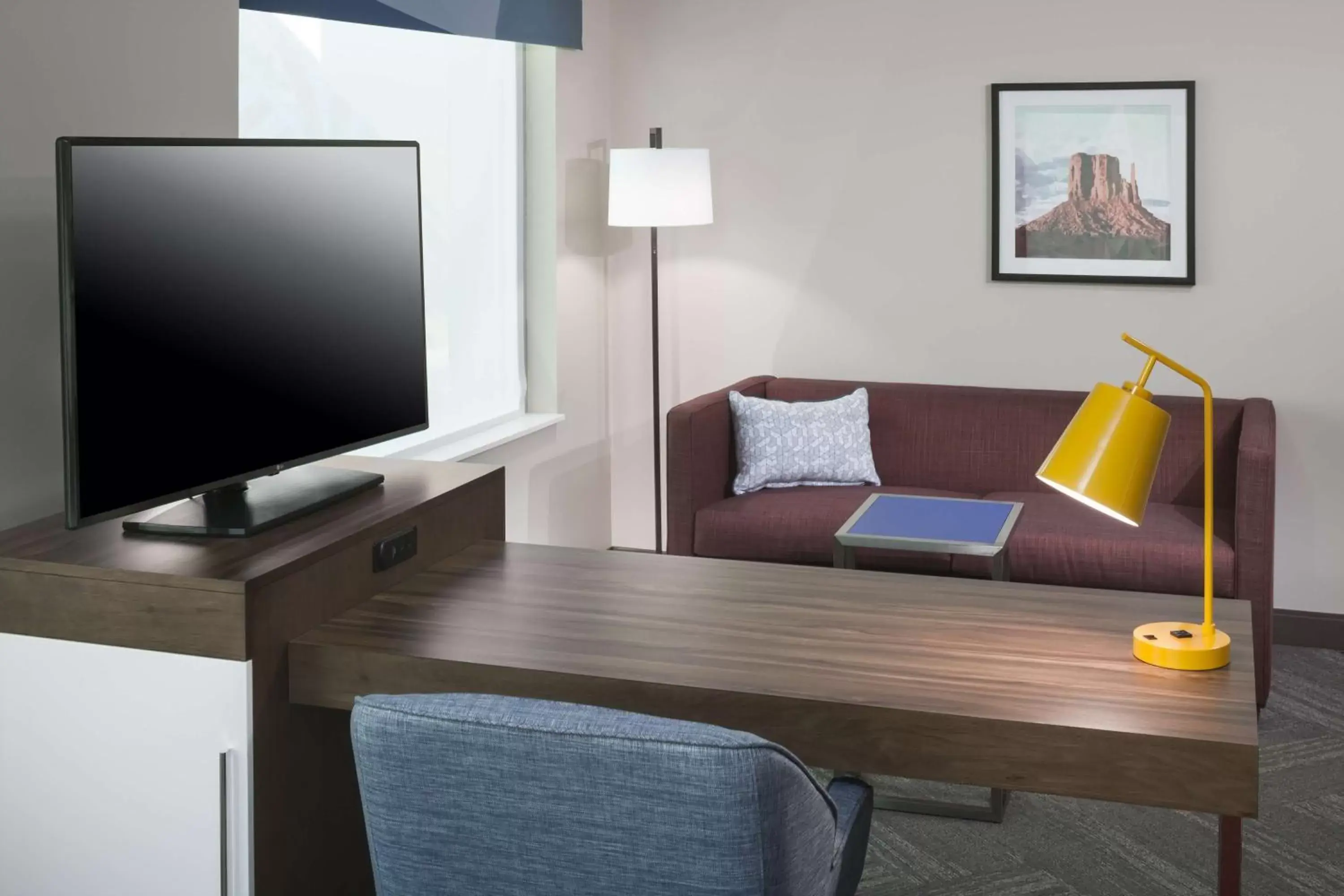 Bedroom, TV/Entertainment Center in Hampton Inn & Suites Phoenix Downtown