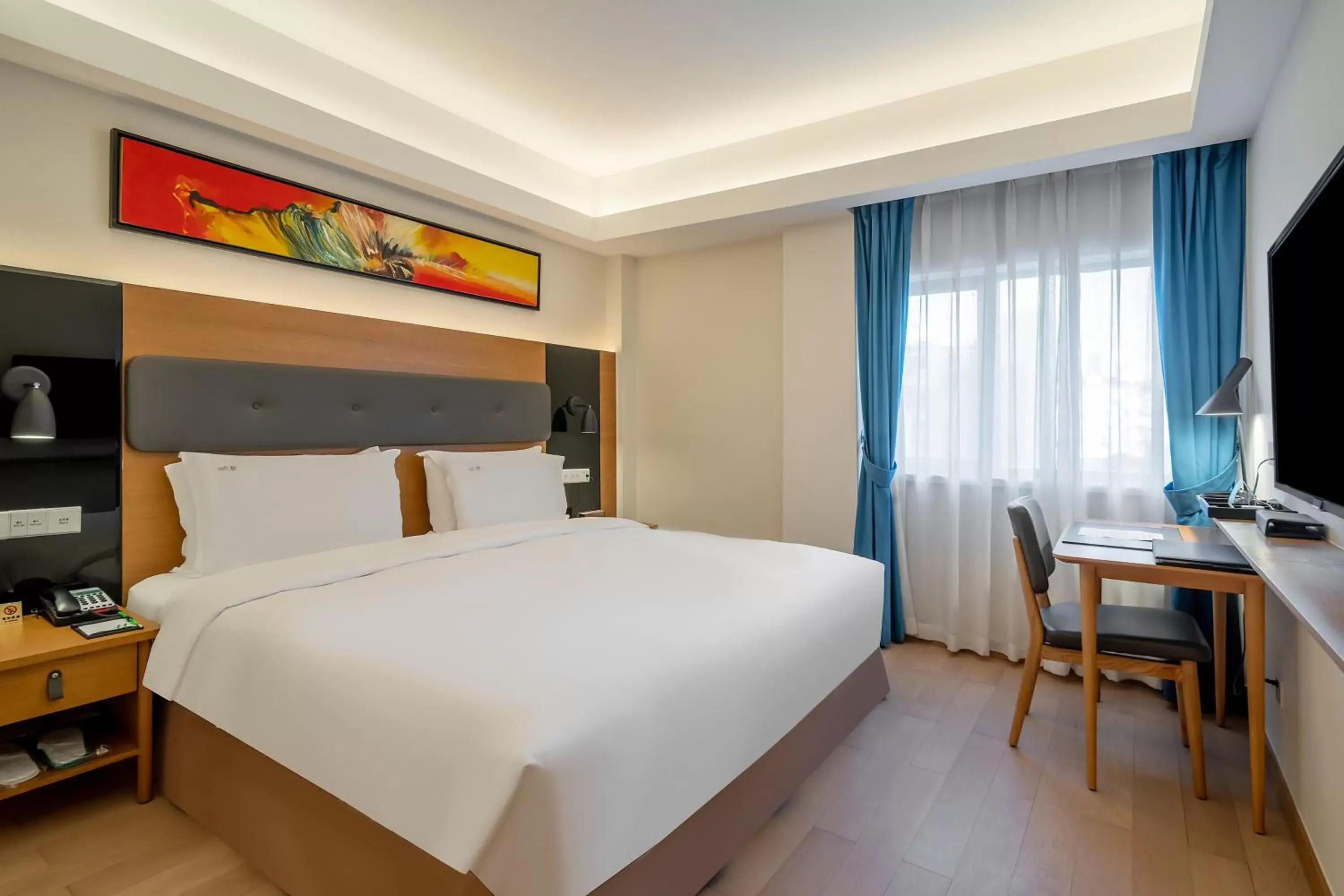 Bed in Holiday Inn Shanghai Hongqiao Central, an IHG Hotel