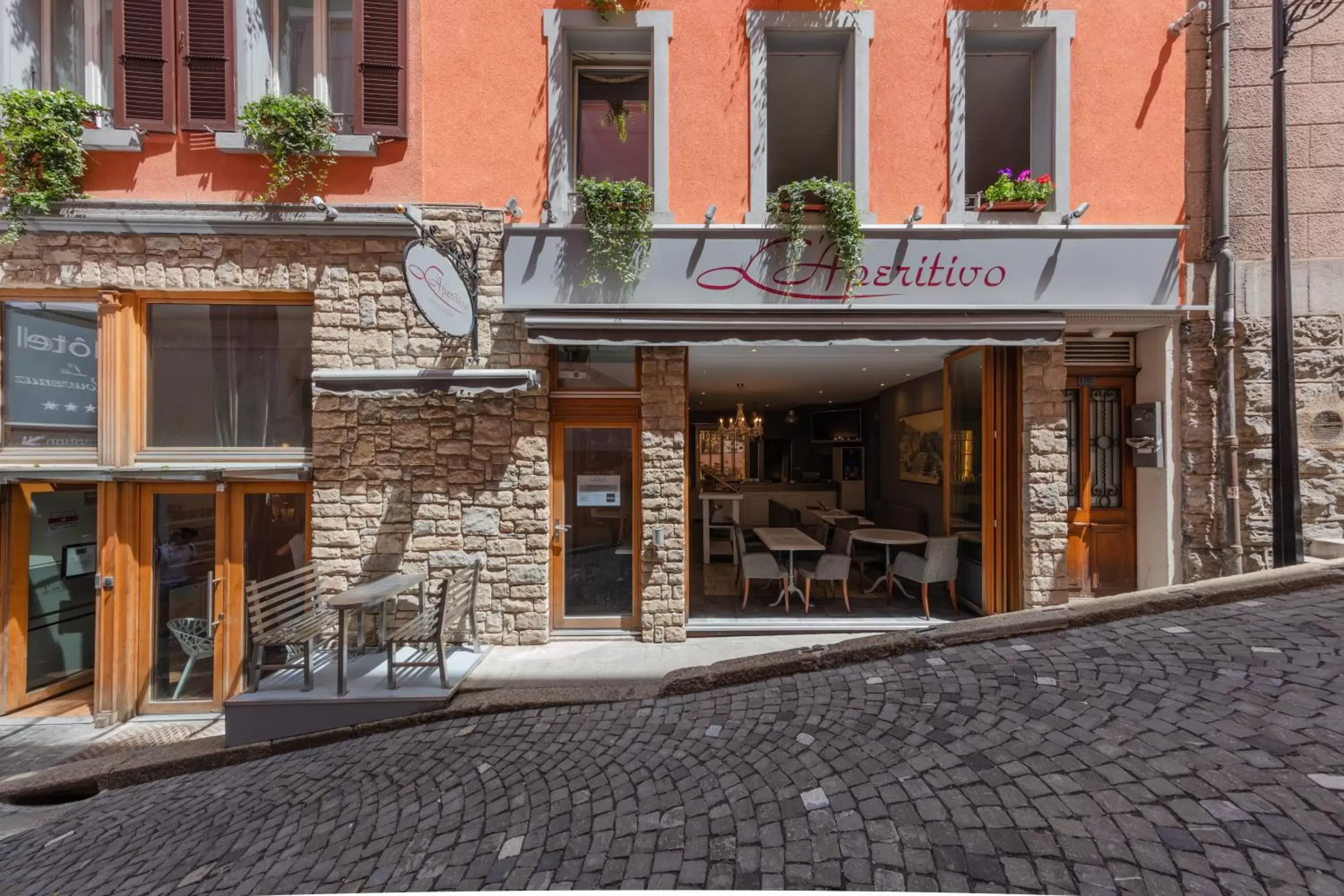 Facade/entrance in La Rouvenaz