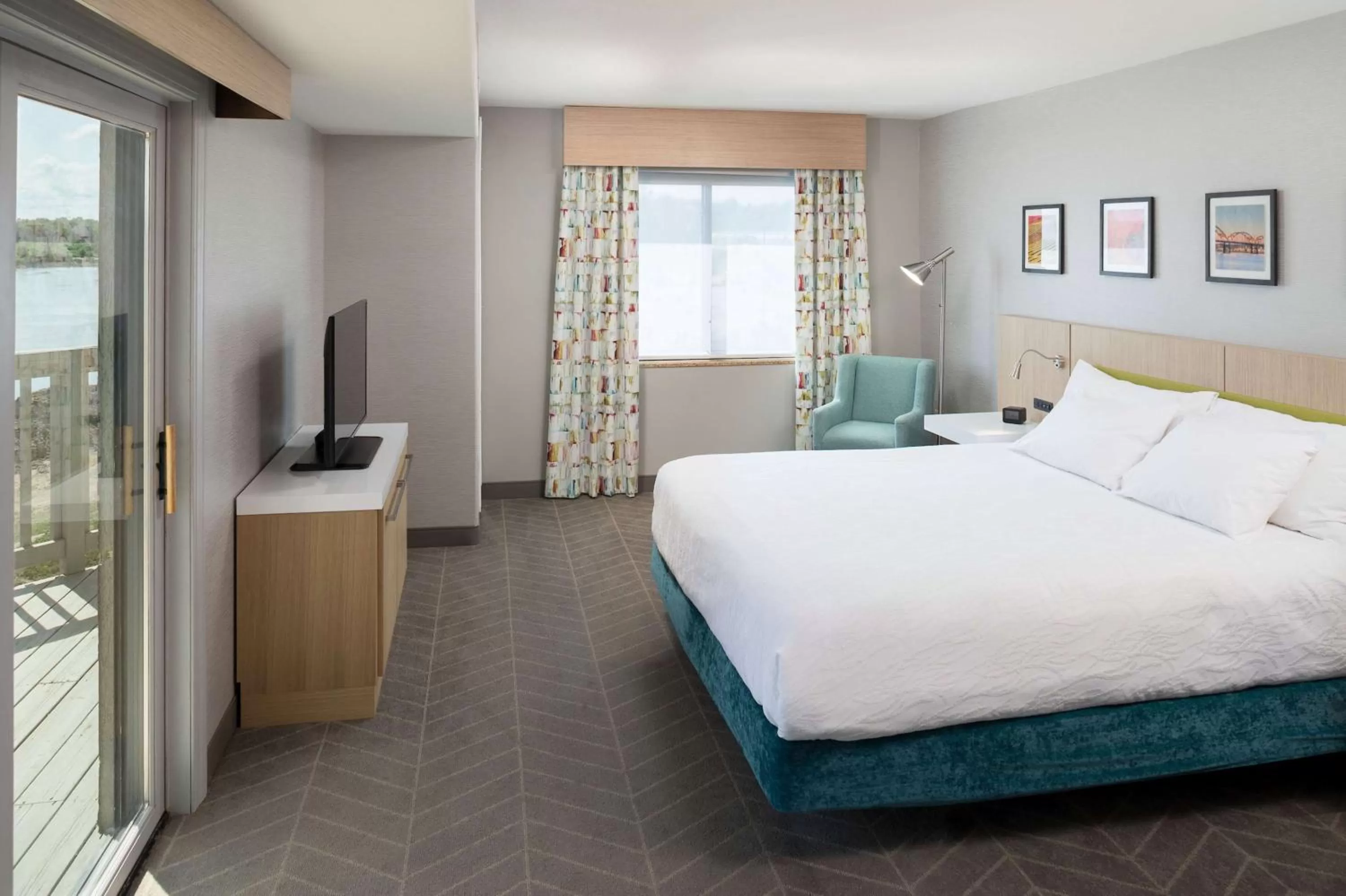 Bed in Hilton Garden Inn Sioux City Riverfront