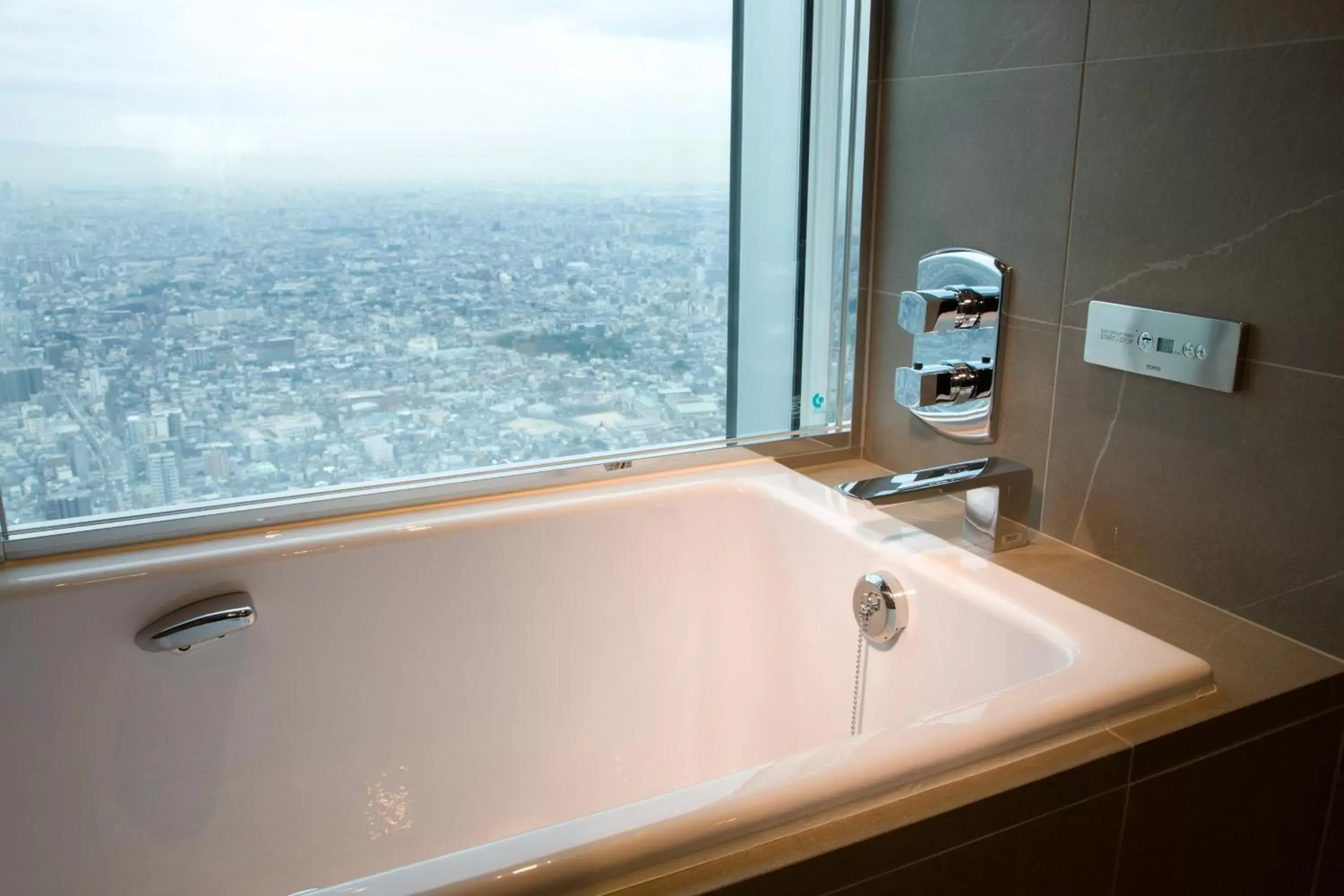 Bathroom in Osaka Marriott Miyako Hotel