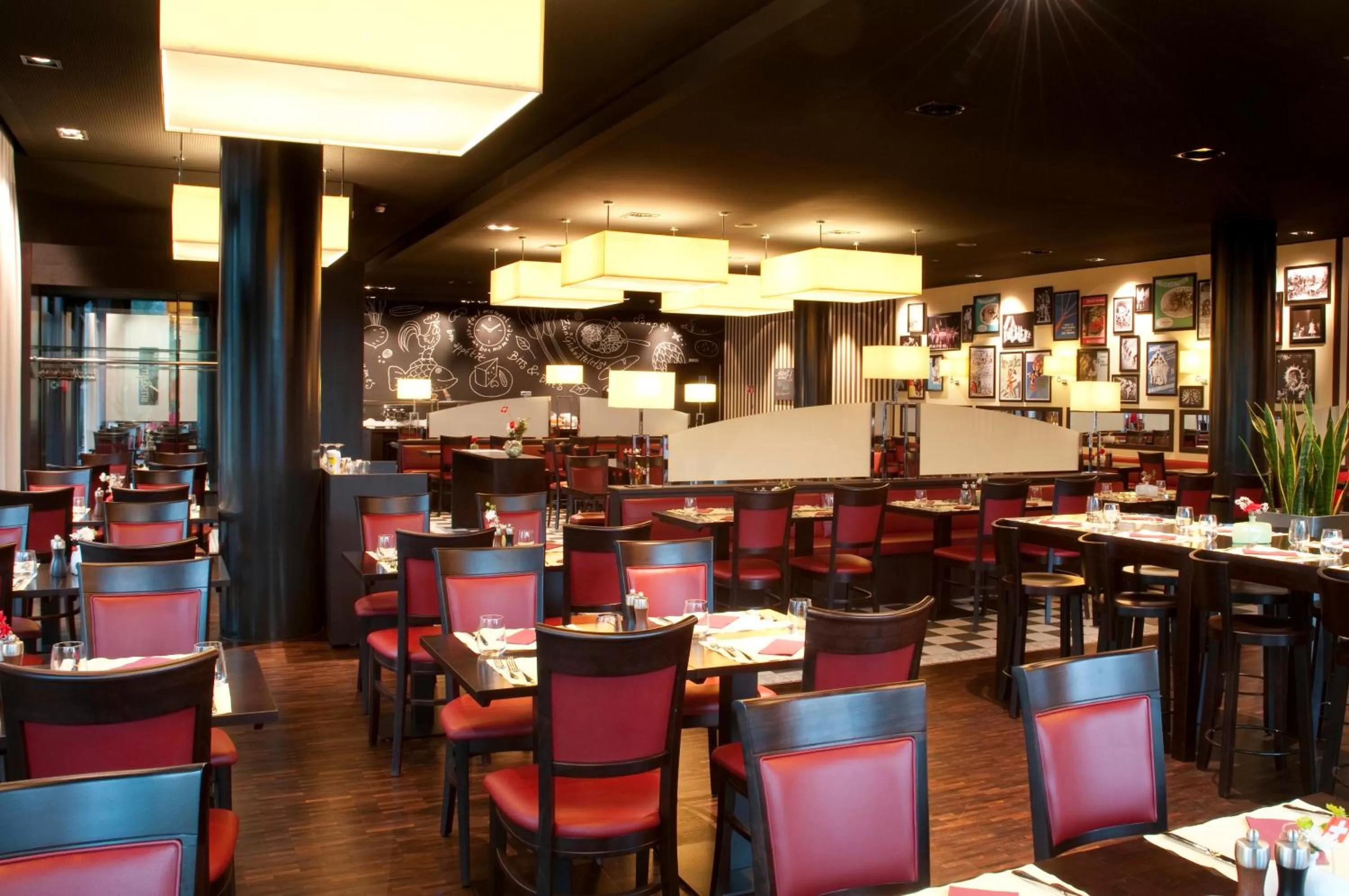 Restaurant/places to eat in Holiday Inn Zürich Messe by IHG