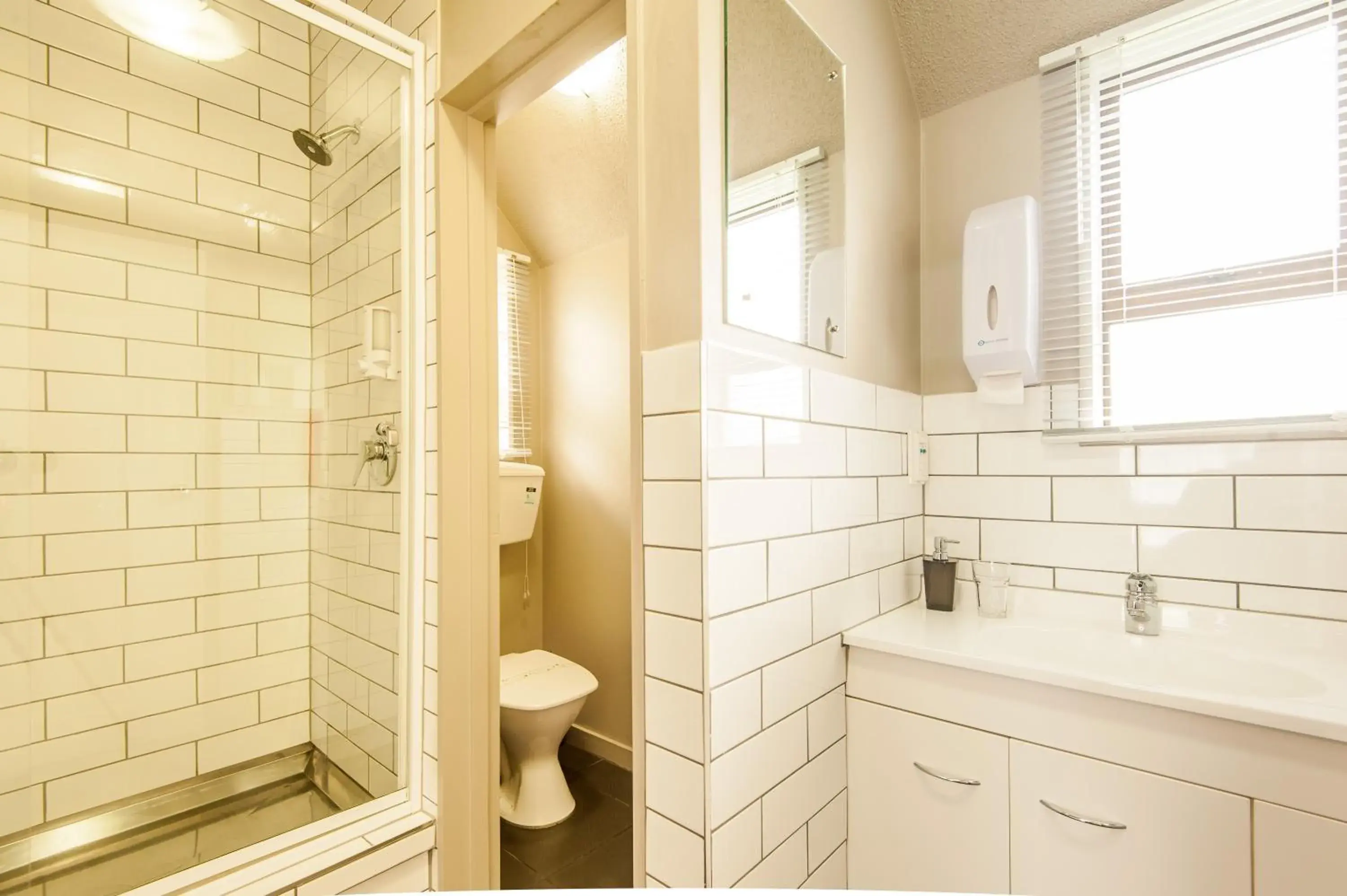 Bathroom in Manuka Crescent Motel