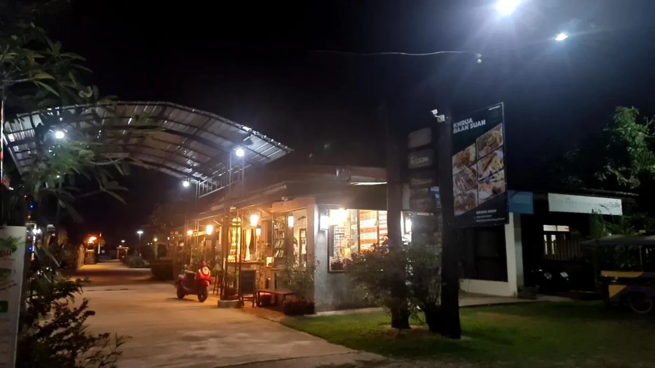 Baan Suan Rim Klong Resort