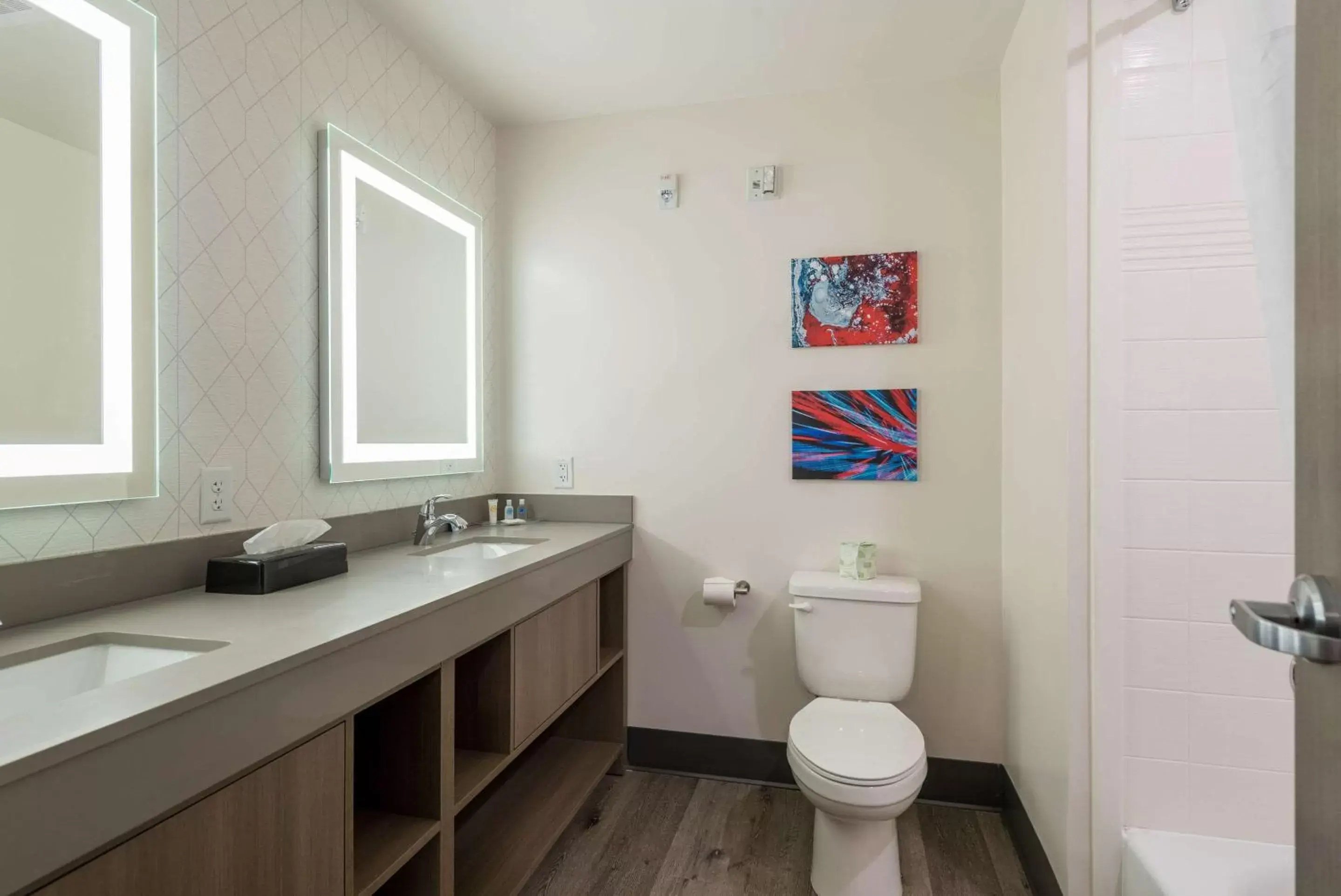 Bathroom in Comfort Suites Colorado Springs East -Medical Center Area