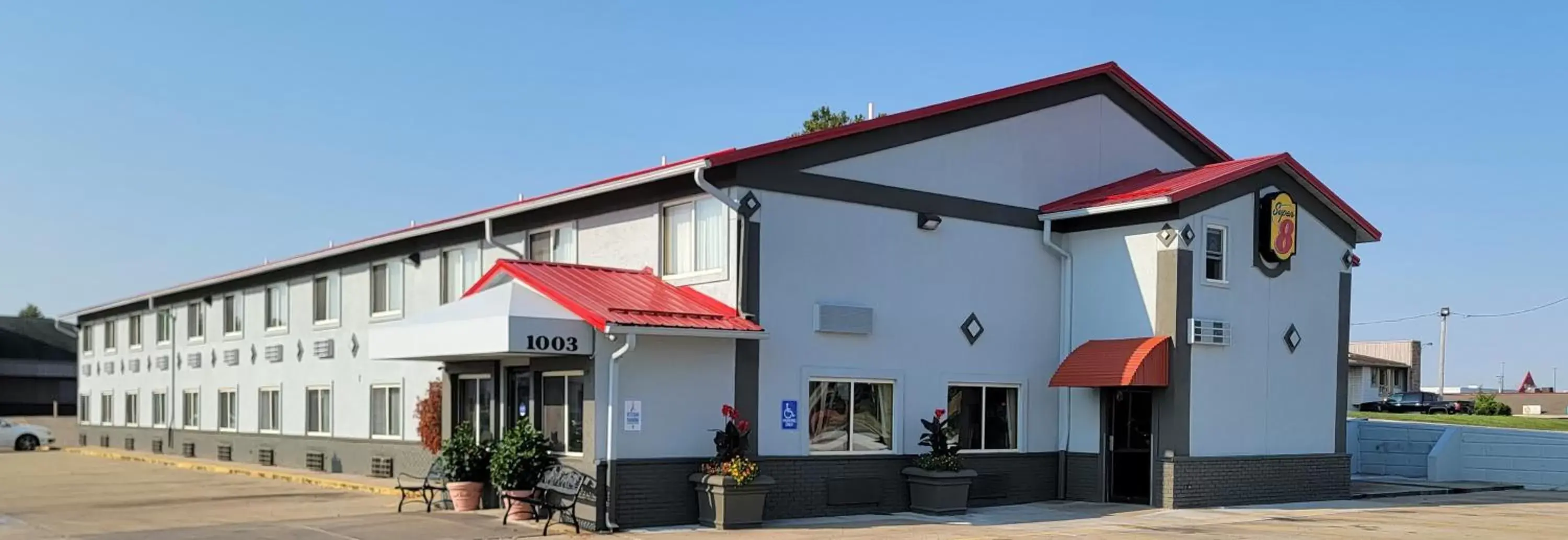 Property building in Super 8 by Wyndham Jacksonville Property building in Super 8 by Wyndham Jacksonville