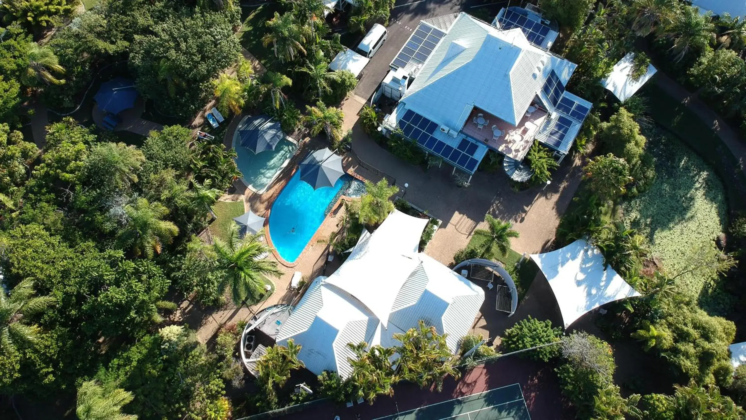 Pool view, Bird's-eye View in Kellys Beach Resort