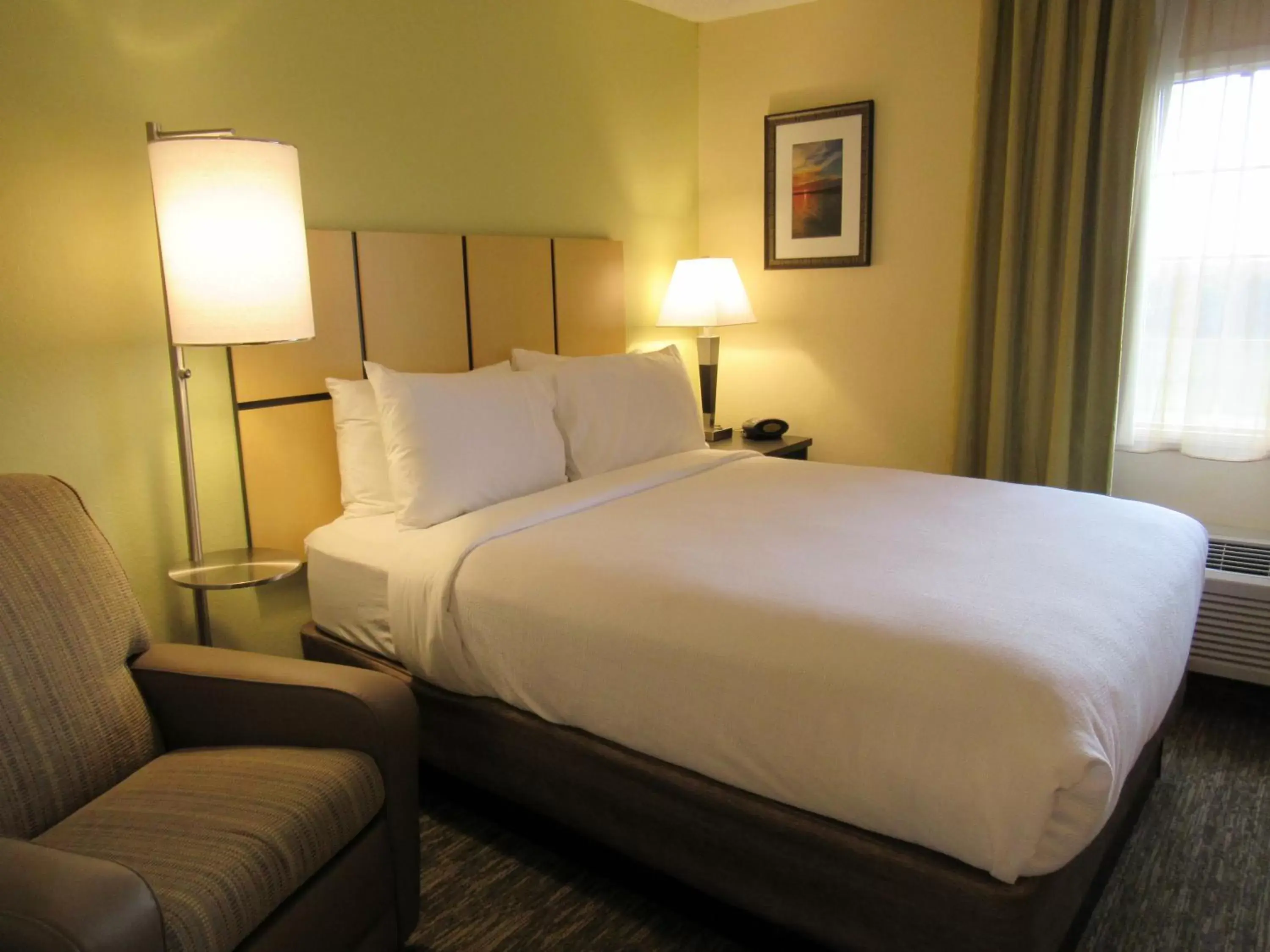 Photo of the whole room, Bed in Candlewood Suites Lake Mary, an IHG Hotel