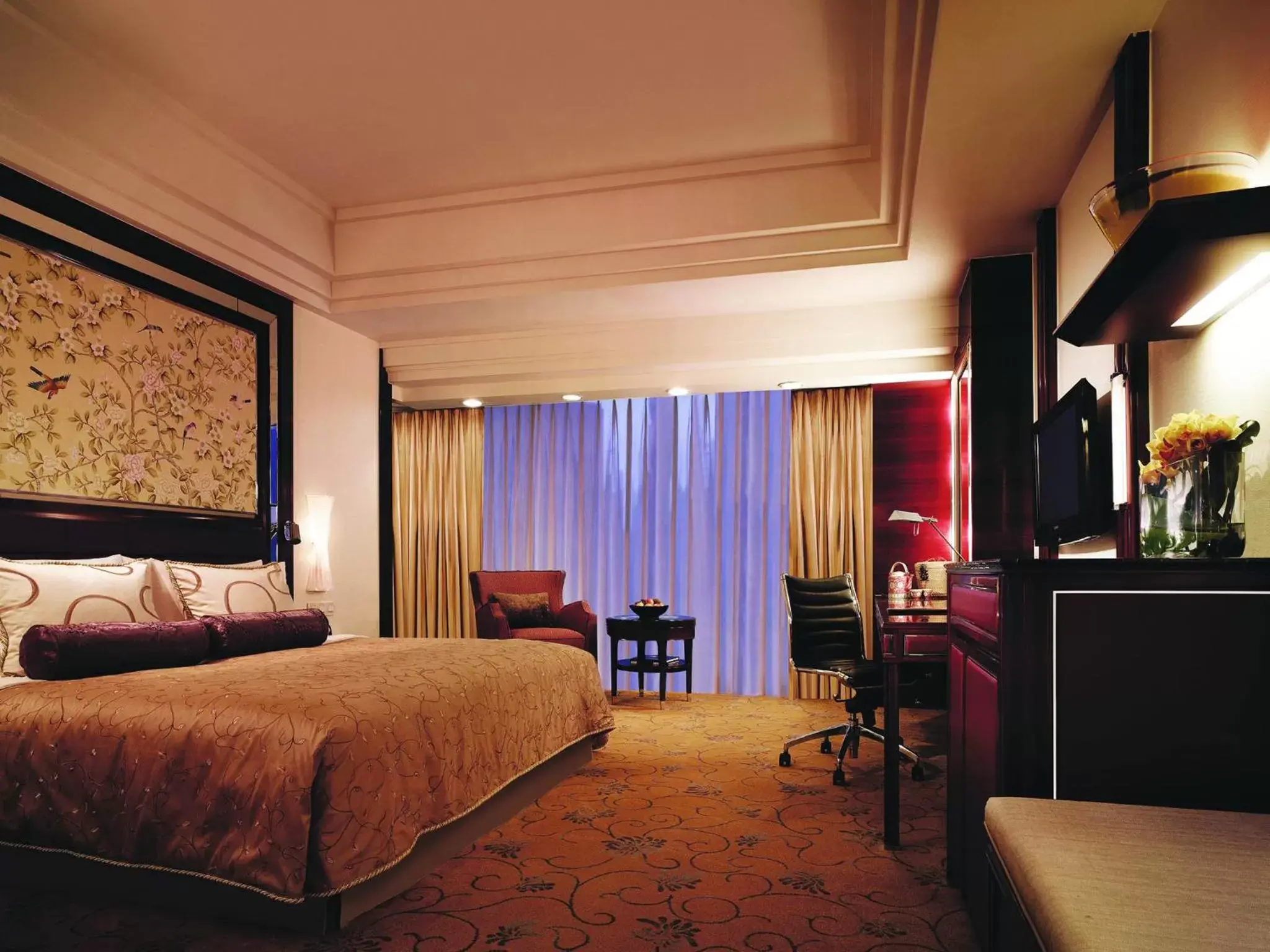 Bedroom in Shangri-La Guangzhou