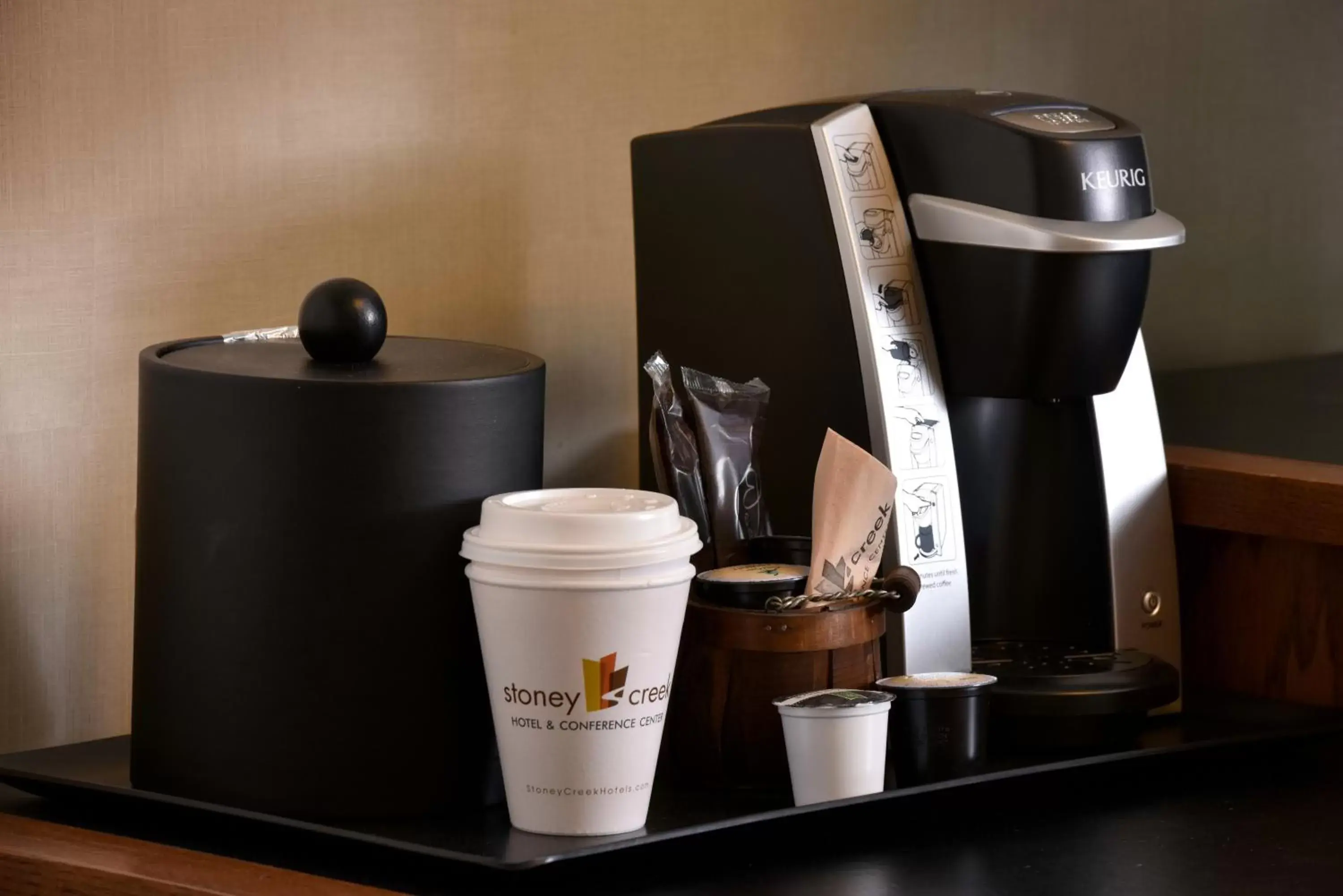 Coffee/tea facilities in Stoney Creek Hotel Columbia