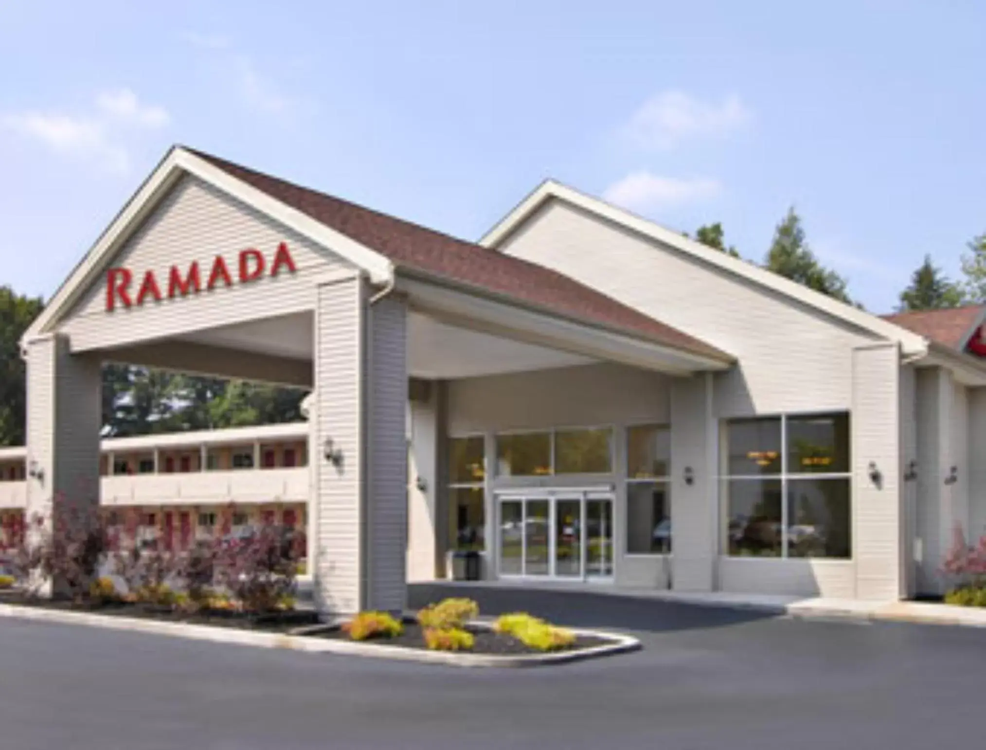 Facade/entrance, Property Building in Ramada by Wyndham Cleveland Airport West