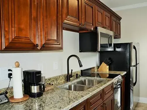 Kitchen/Kitchenette in Twin Palms at Siesta