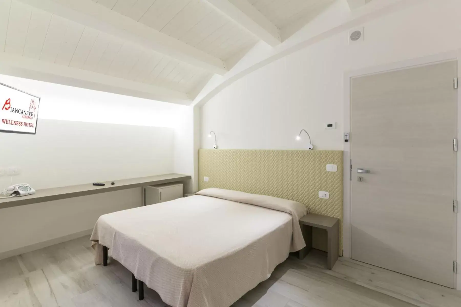 Bedroom, Bed in Hotel Biancaneve Wellness