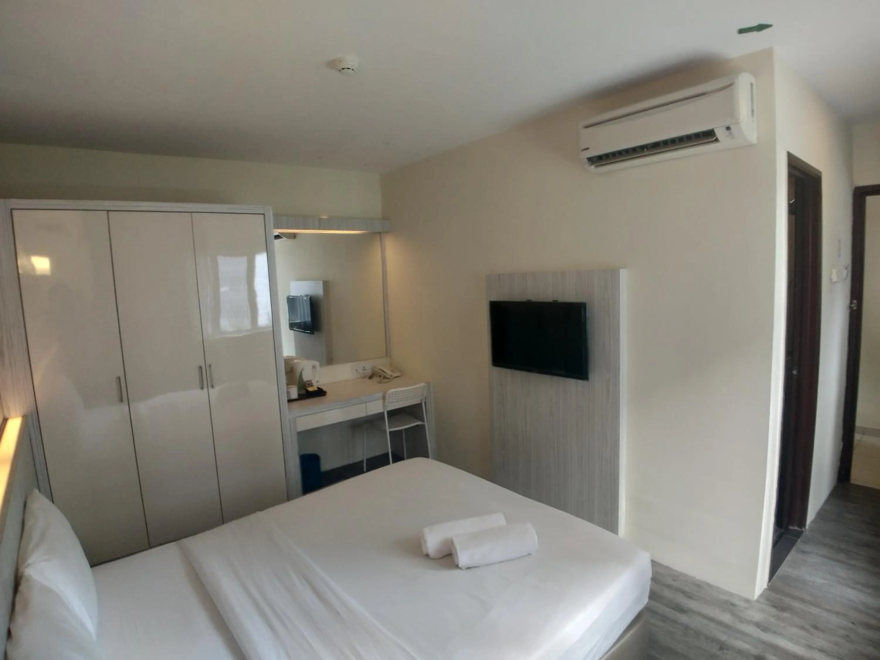 Communal lounge/ TV room, Bed in Hotel Westree KL Sentral