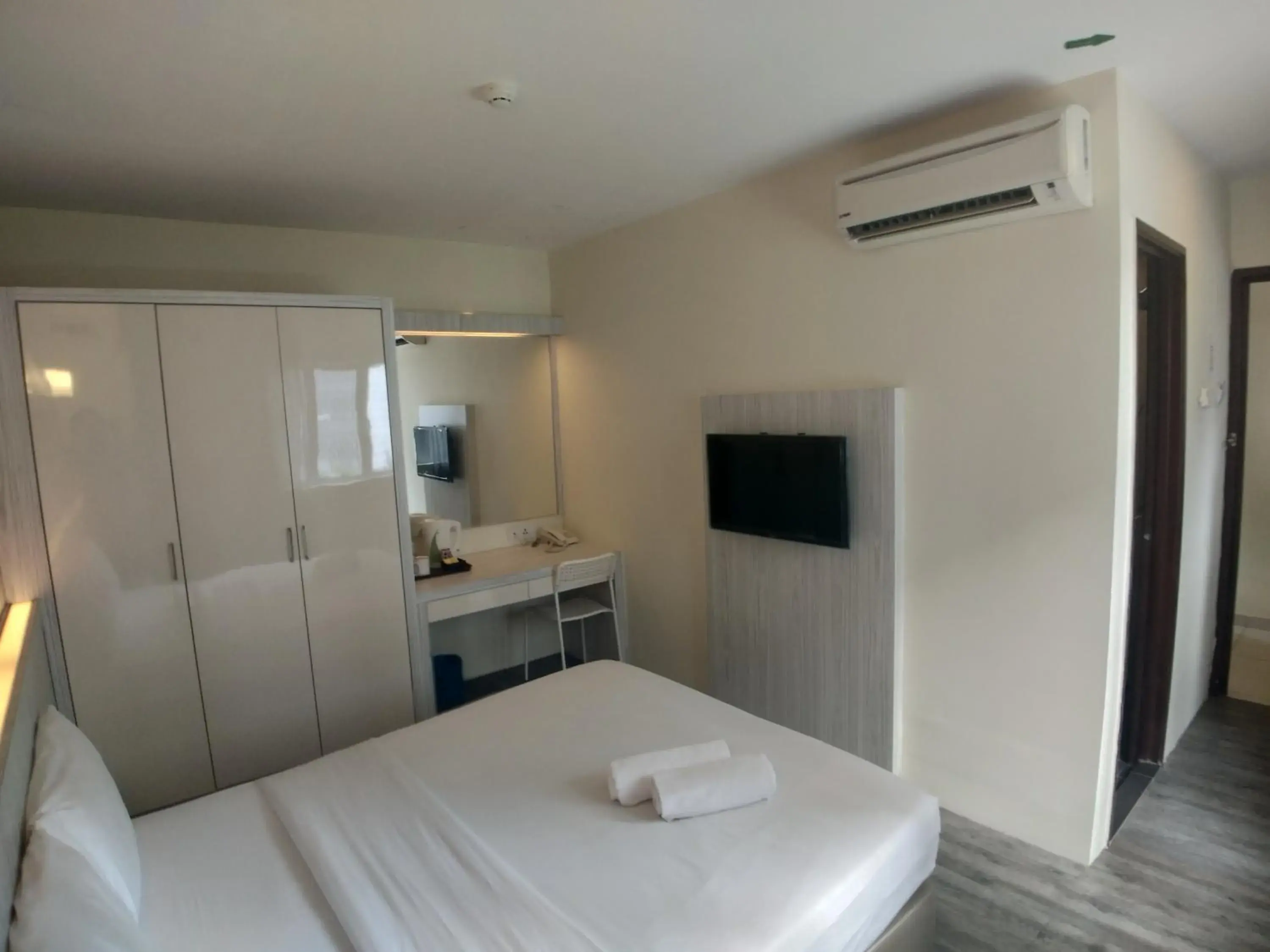 Communal lounge/ TV room, Bed in Hotel Westree KL Sentral Communal lounge/ TV room, Bed in Hotel Westree KL Sentral