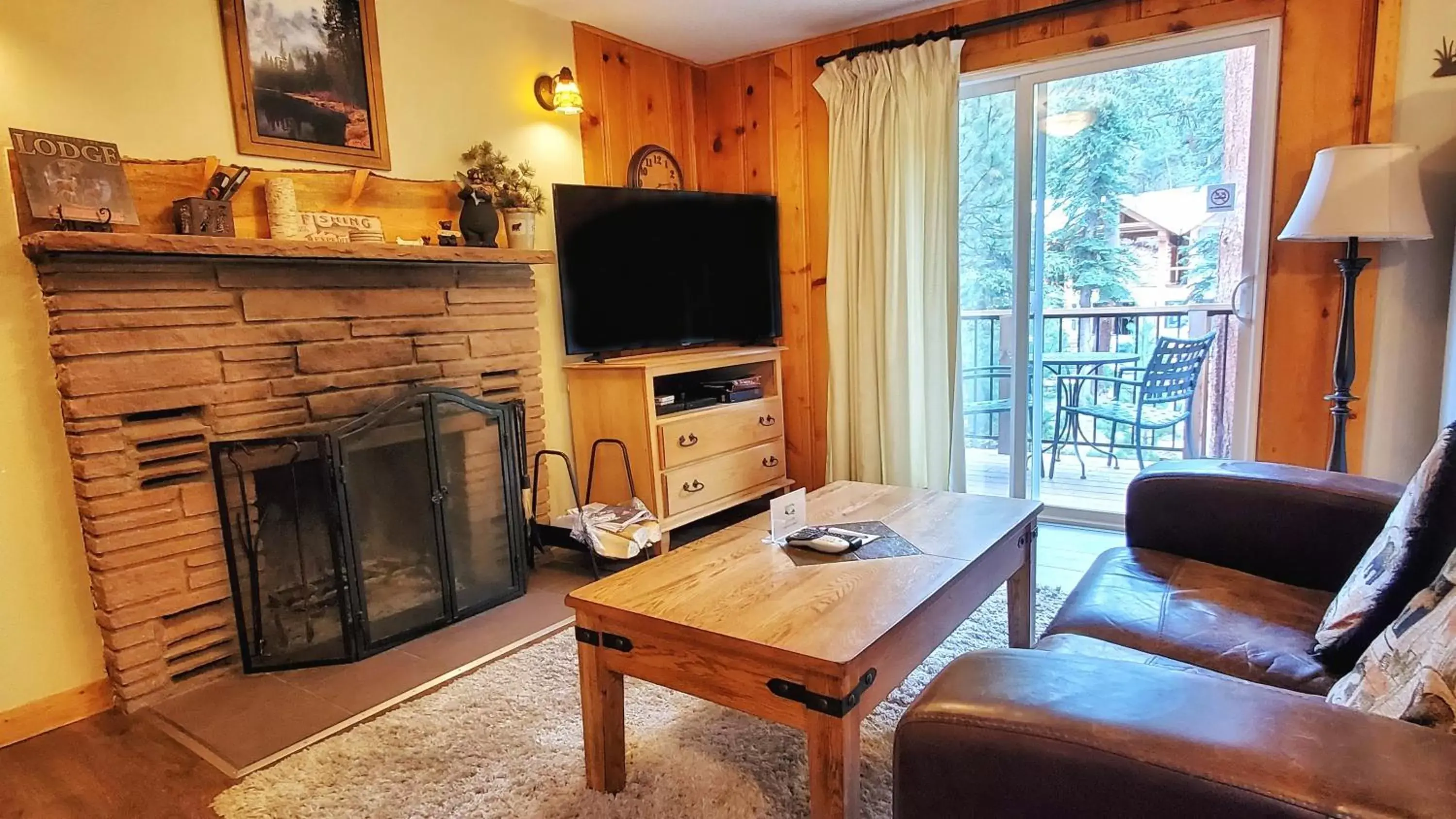 Living room, Seating Area in The Inn on Fall River & Fall River Cabins