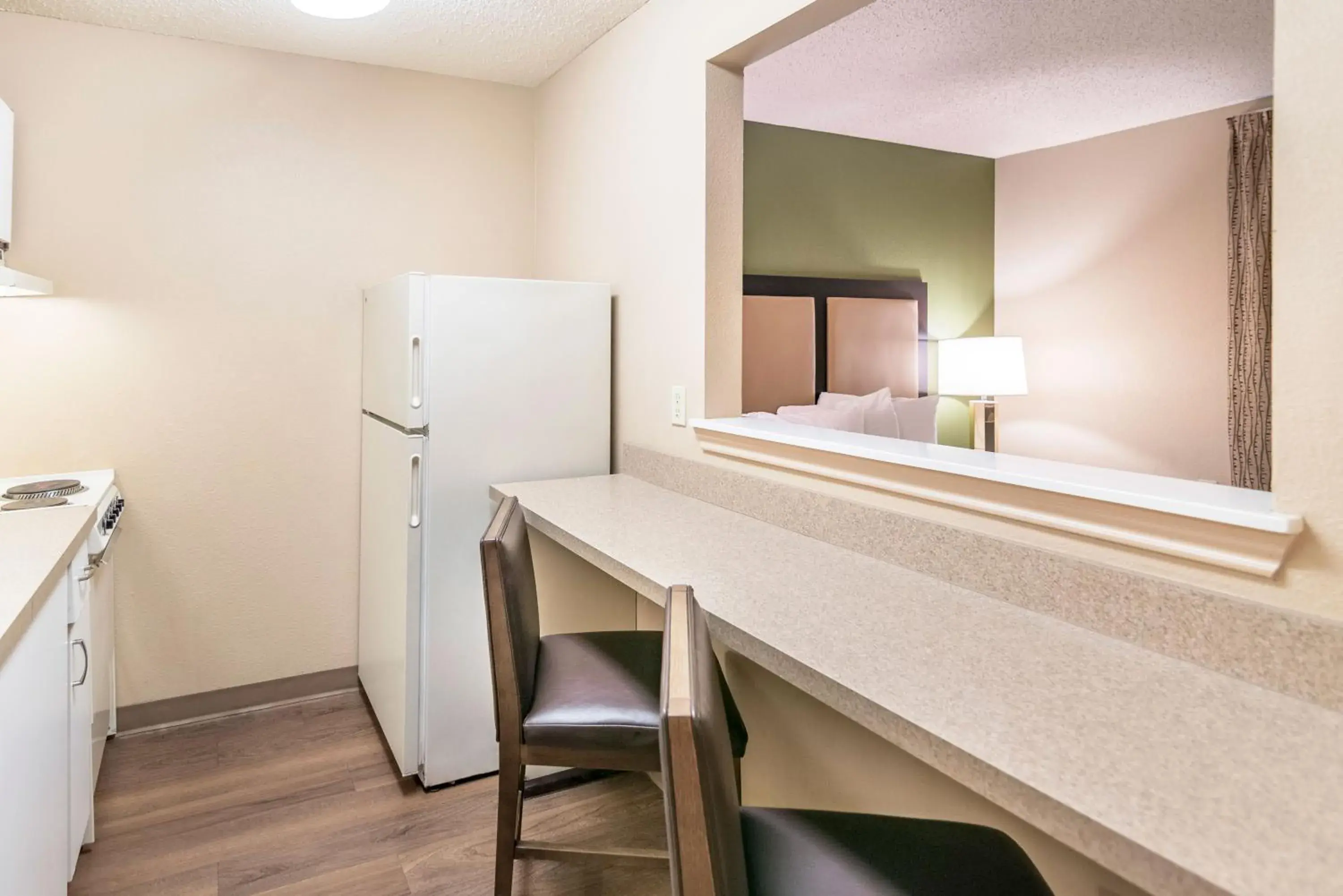 Kitchen or kitchenette in Extended Stay America Suites - Tulsa - Midtown