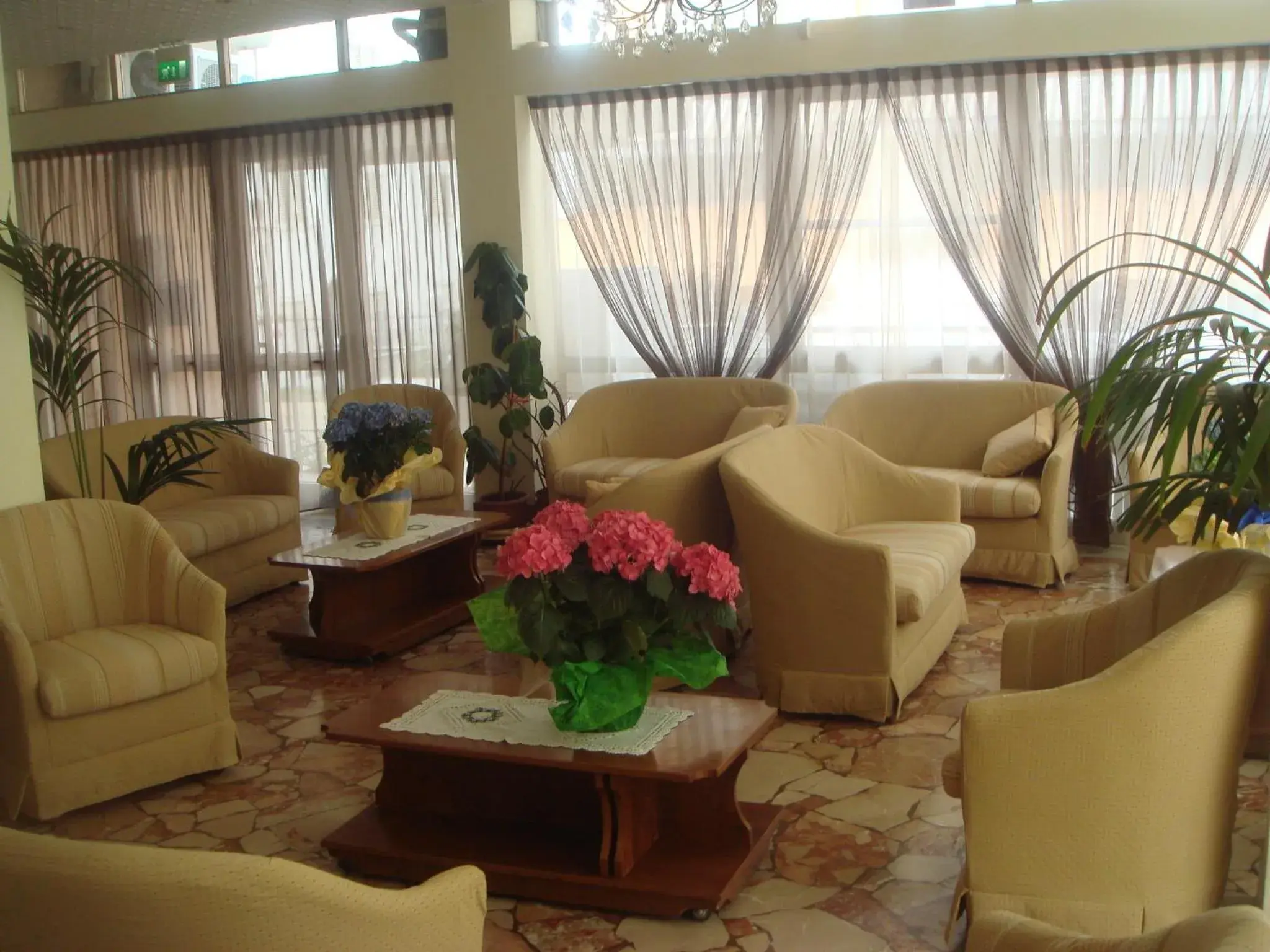Communal lounge/ TV room, Seating Area in Hotel Arcade