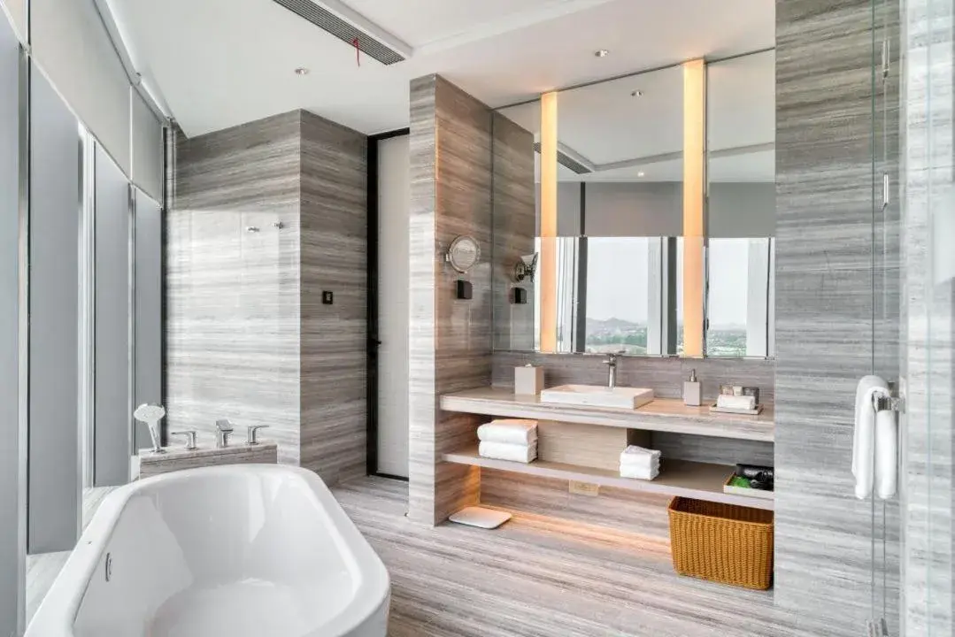 Bathroom in Courtyard by Marriott Hangzhou Xihu