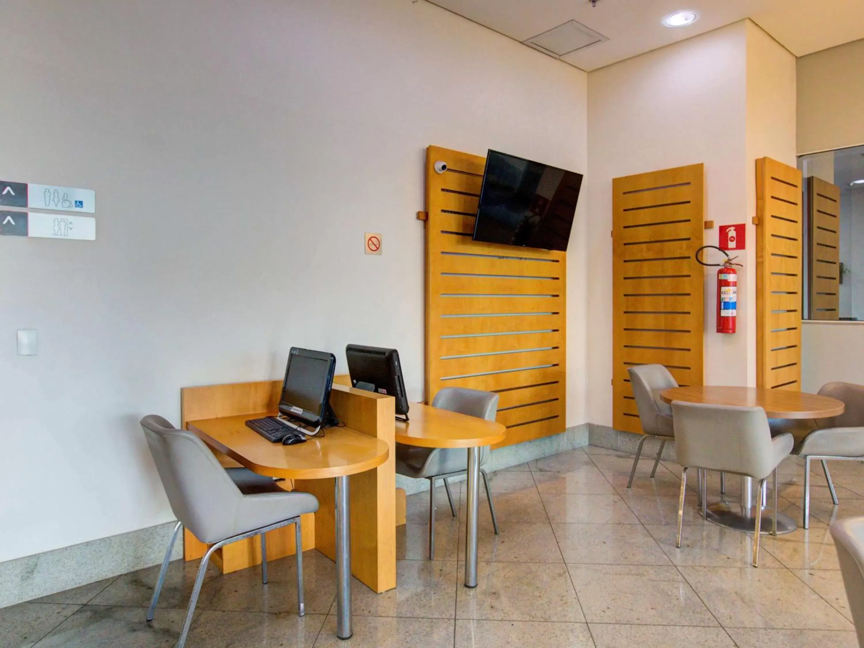 Business facilities, TV/Entertainment Center in ibis Vitoria Praia de Camburi