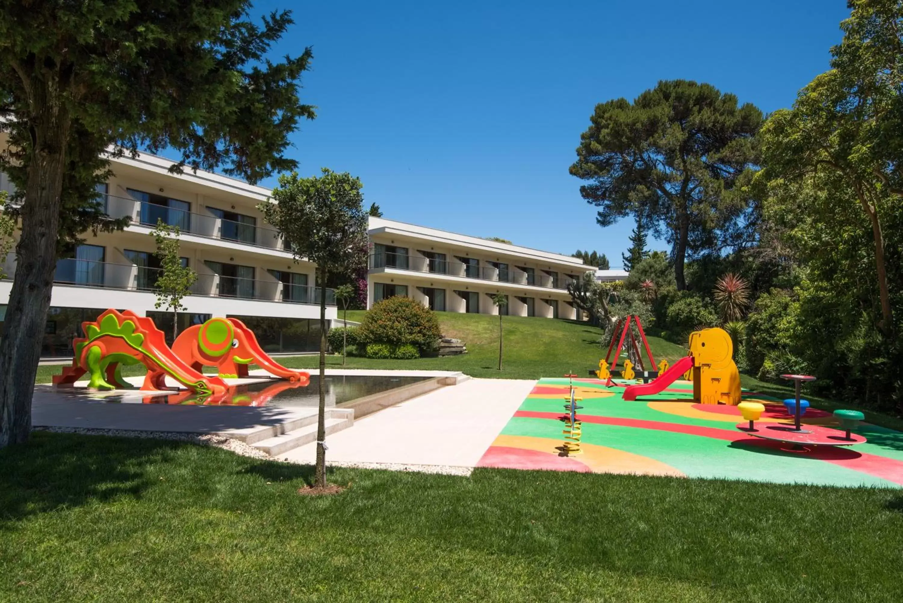 Property building, Swimming Pool in Vila Gale Collection Palácio dos Arcos