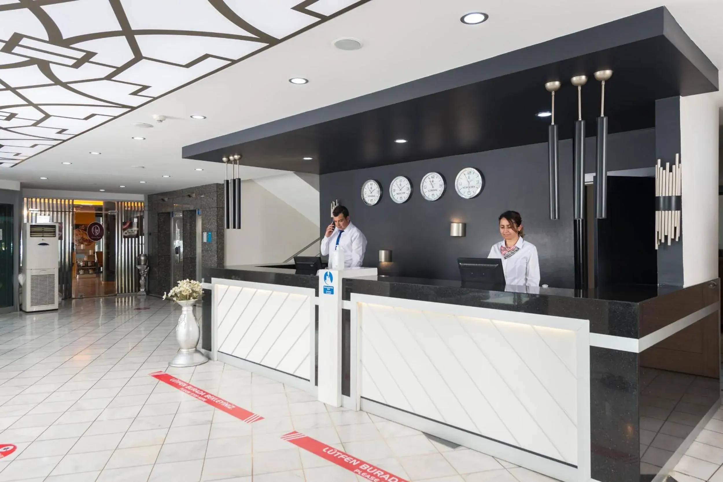 Property building, Lobby/Reception in Hotel Ismira