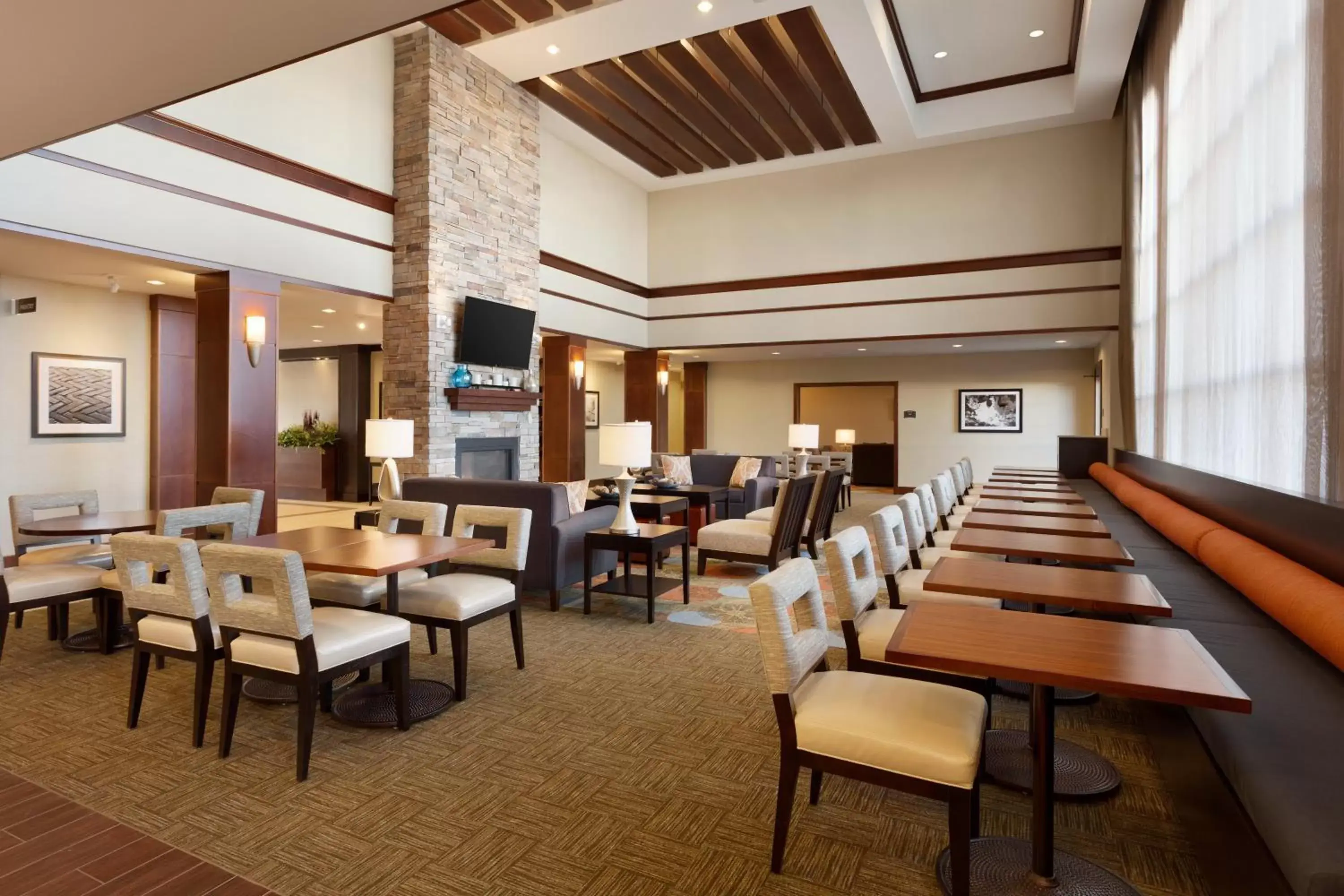 Lobby or reception, Restaurant/Places to Eat in Staybridge Suites Midland, an IHG Hotel