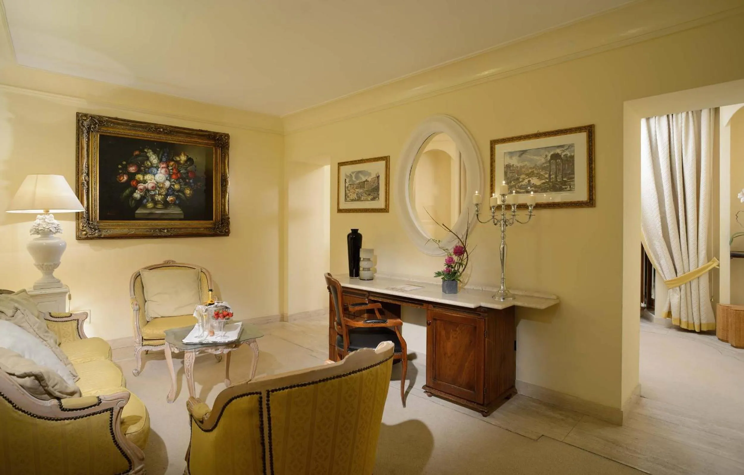Seating area in Colonna Palace Hotel