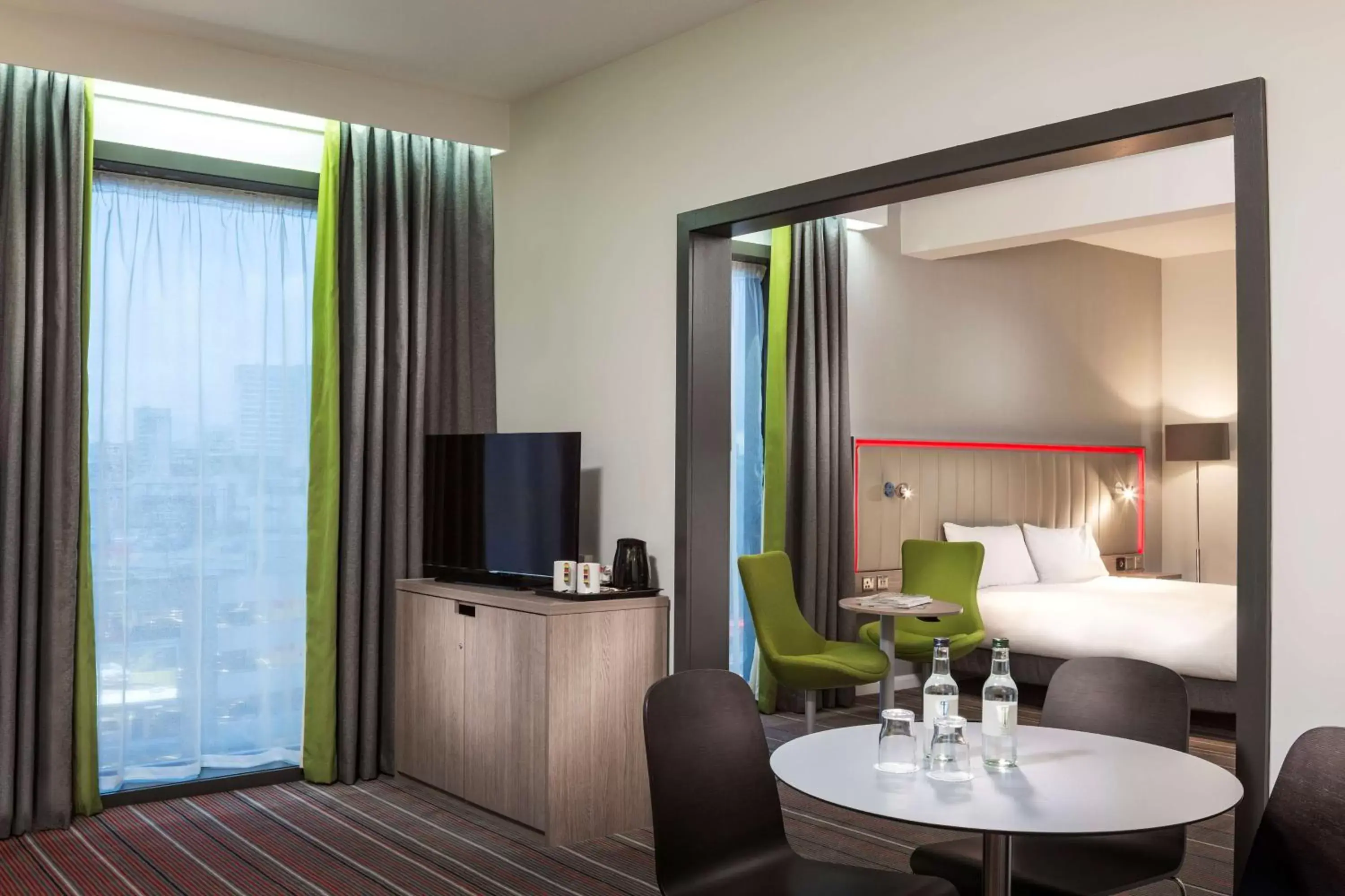 Photo of the whole room, TV/Entertainment Center in Park Inn by Radisson Manchester City Centre