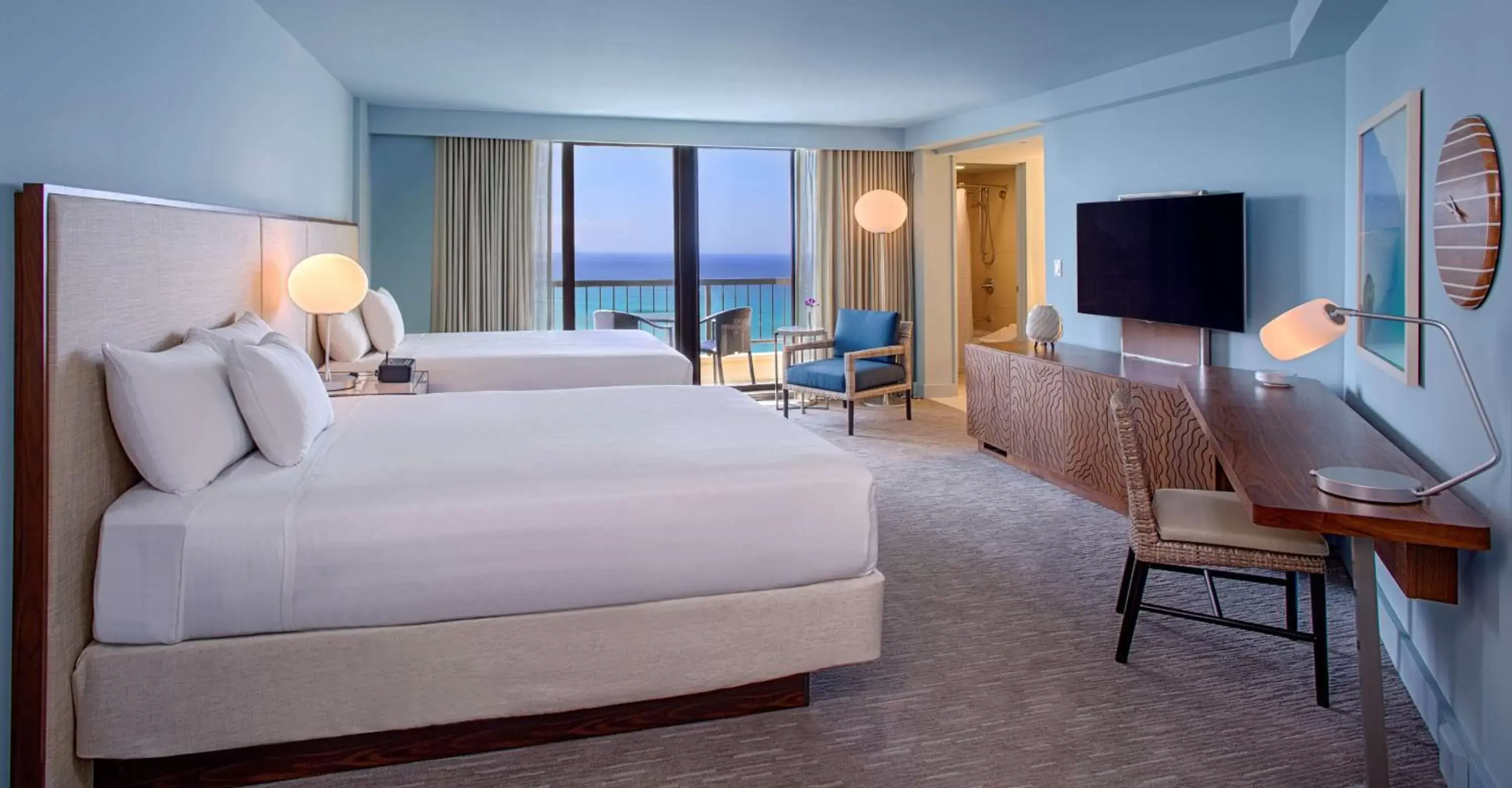 Bed in Hyatt Regency Waikiki Beach Resort & Spa