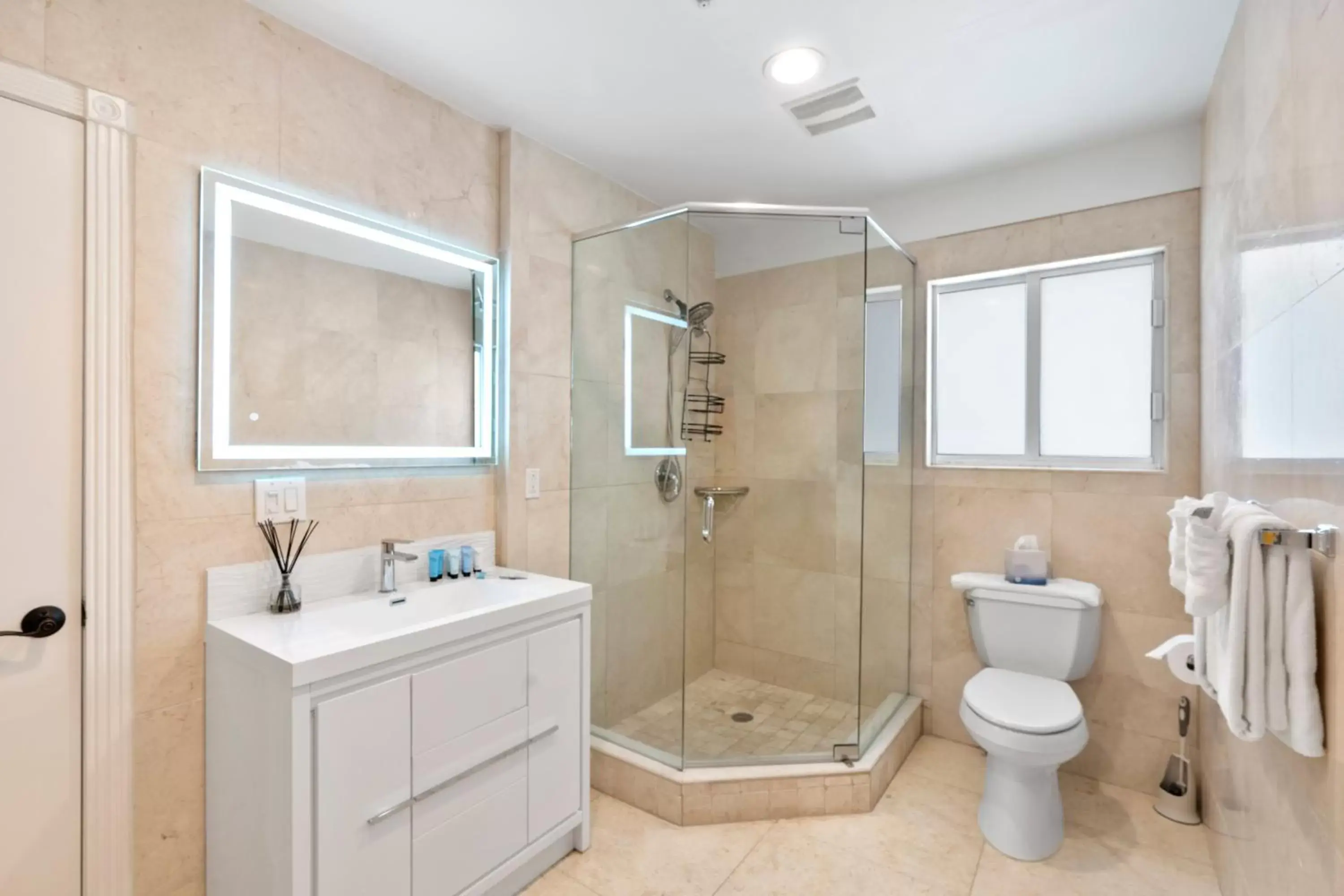 Bathroom in Isle of Venice Residence and Marina