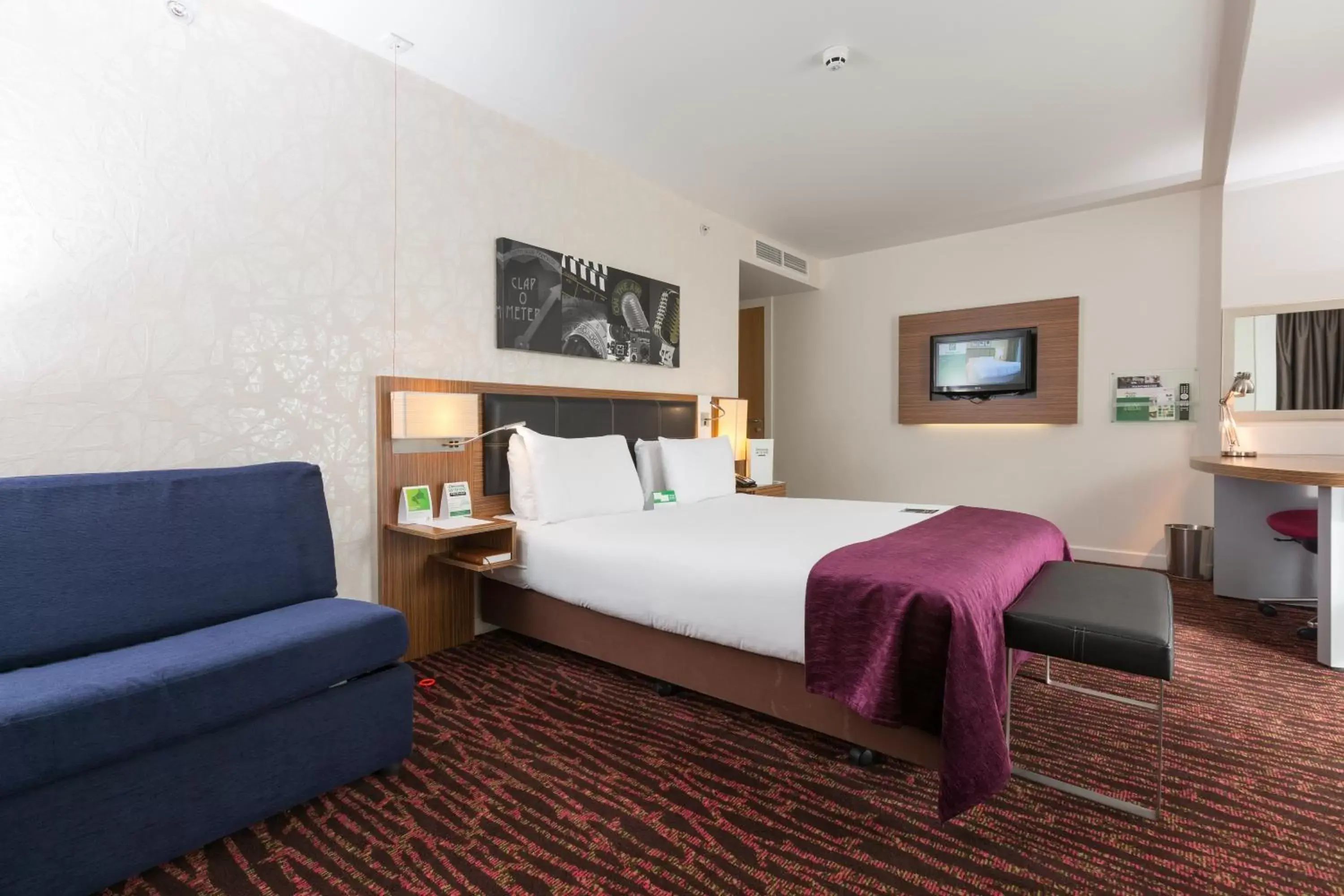 Photo of the whole room, Bed in Holiday Inn Manchester-Mediacityuk, an IHG Hotel