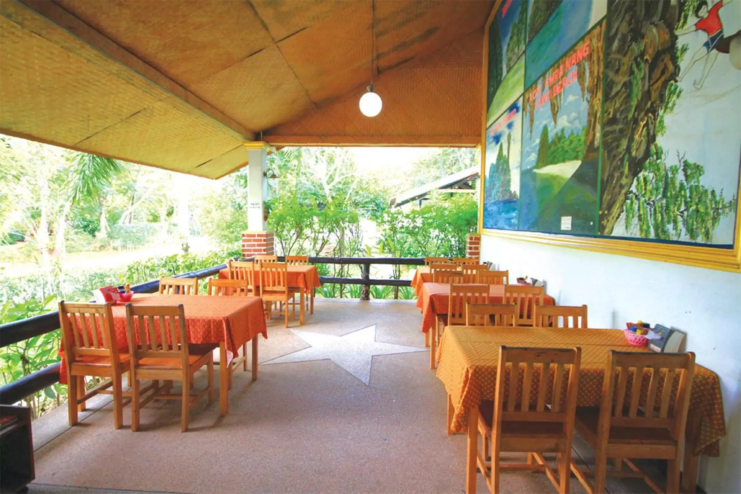 Restaurant/Places to Eat in Mild Garden View Resort