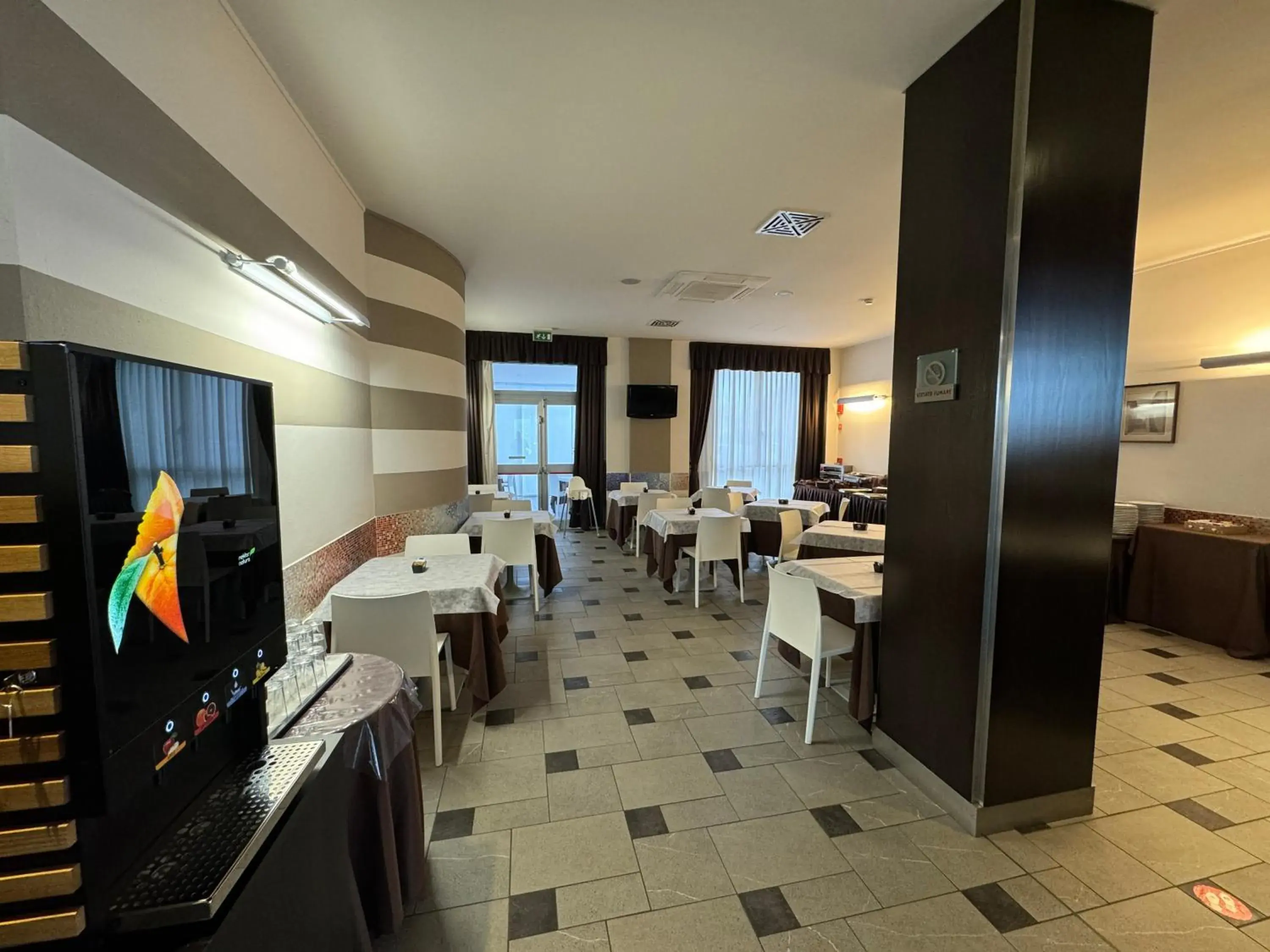 Lounge or bar, Restaurant/Places to Eat in Euro Hotel