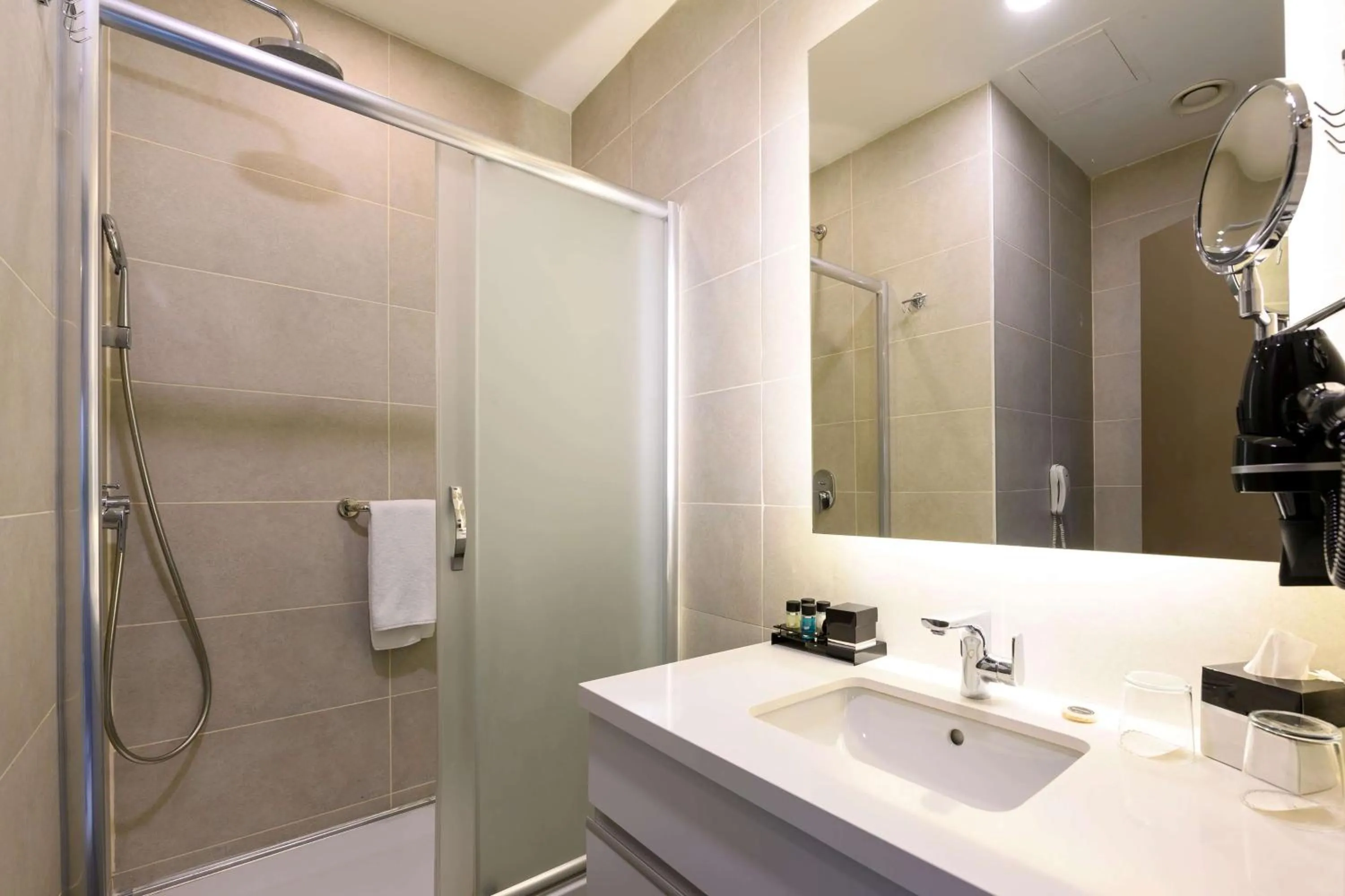Bathroom in La Quinta by Wyndham Istanbul Gunesli