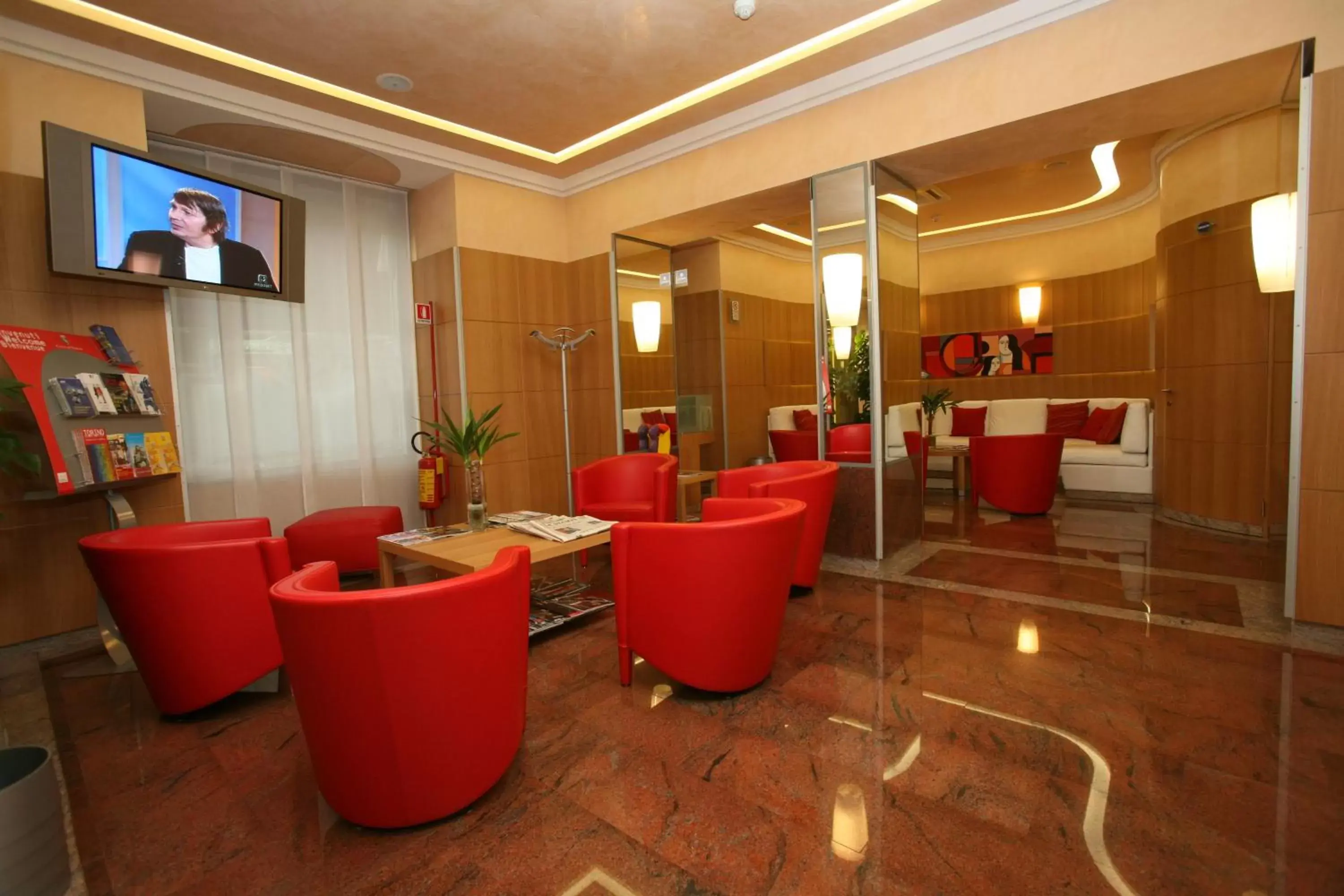 TV and multimedia, Lobby/Reception in Le Petit Hotel