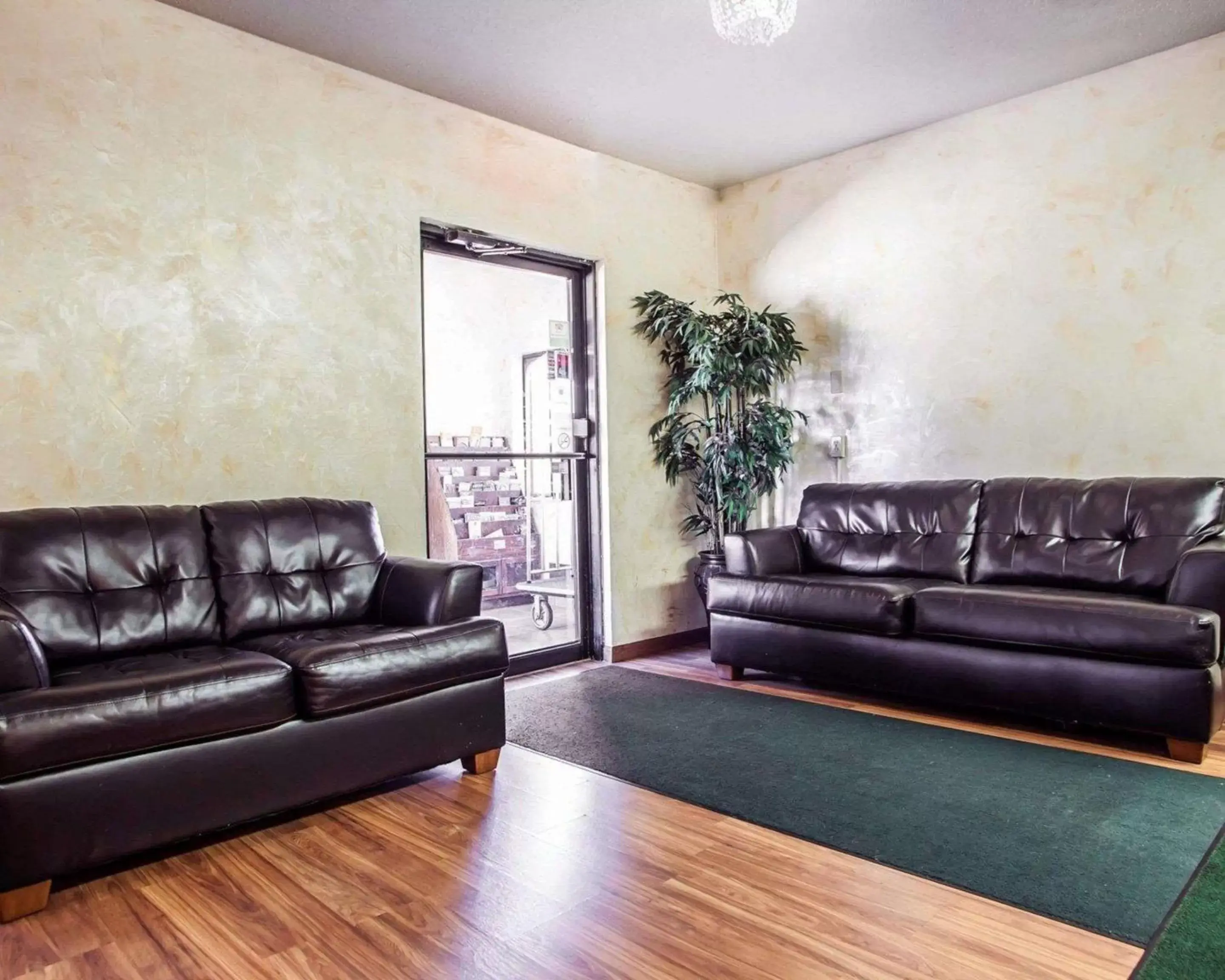 Lobby or reception, Seating Area in Quality Inn & Suites Champaign