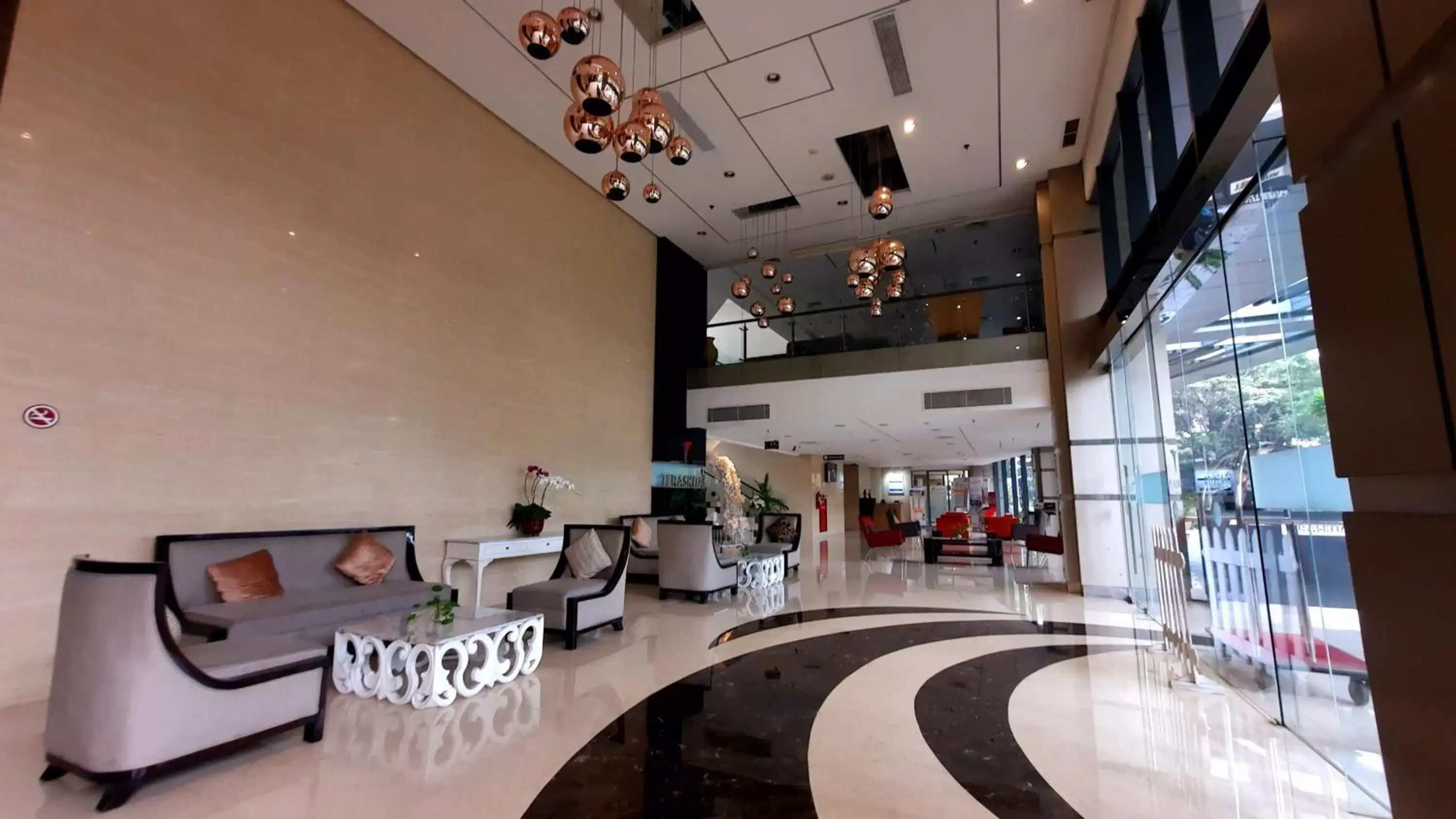 Lobby or reception, Restaurant/Places to Eat in Vasaka Hotel Jakarta ex Teraskita Managed by Dafam