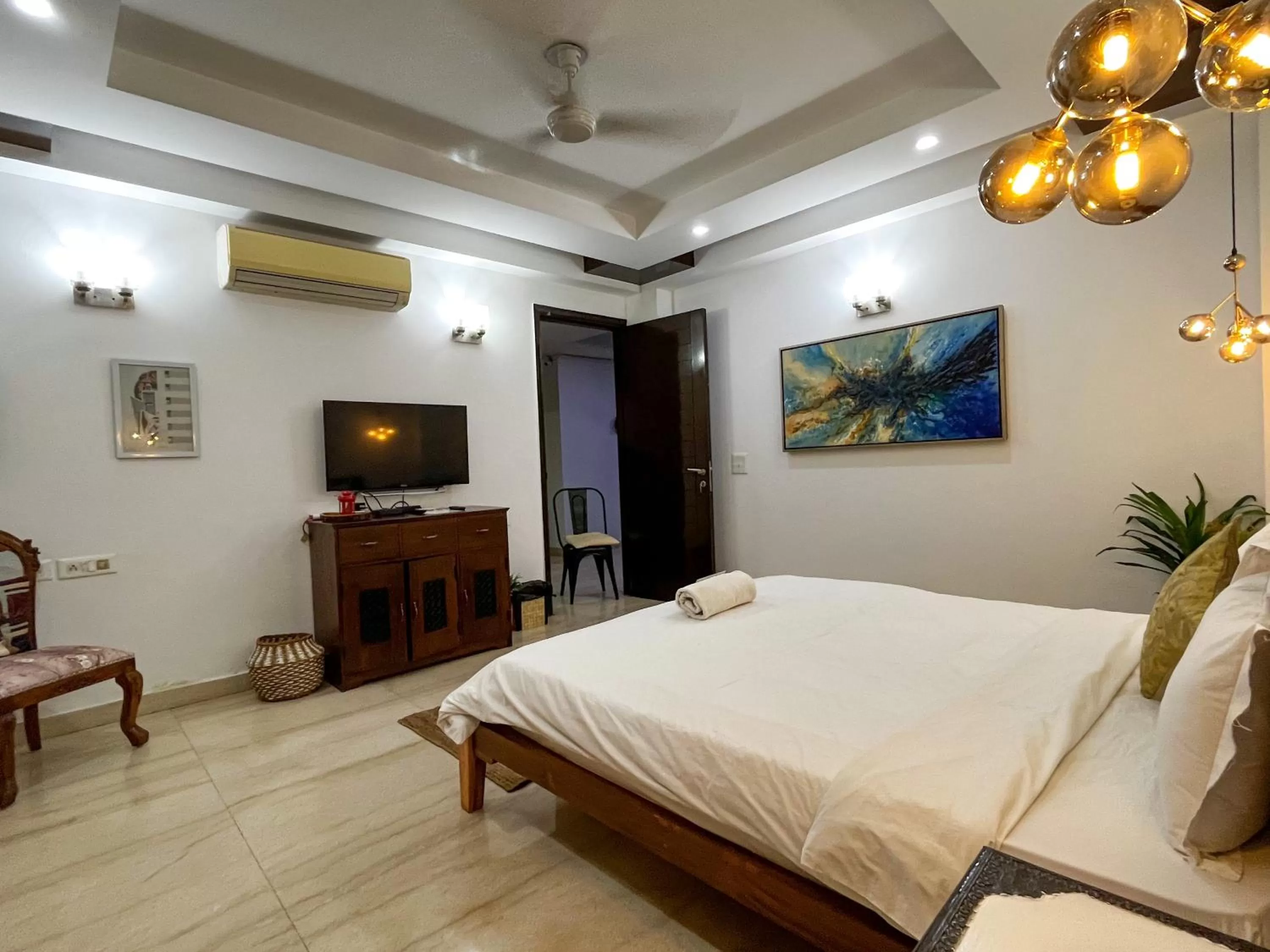 Bed in Avatar Living @Safdarjung Enclave