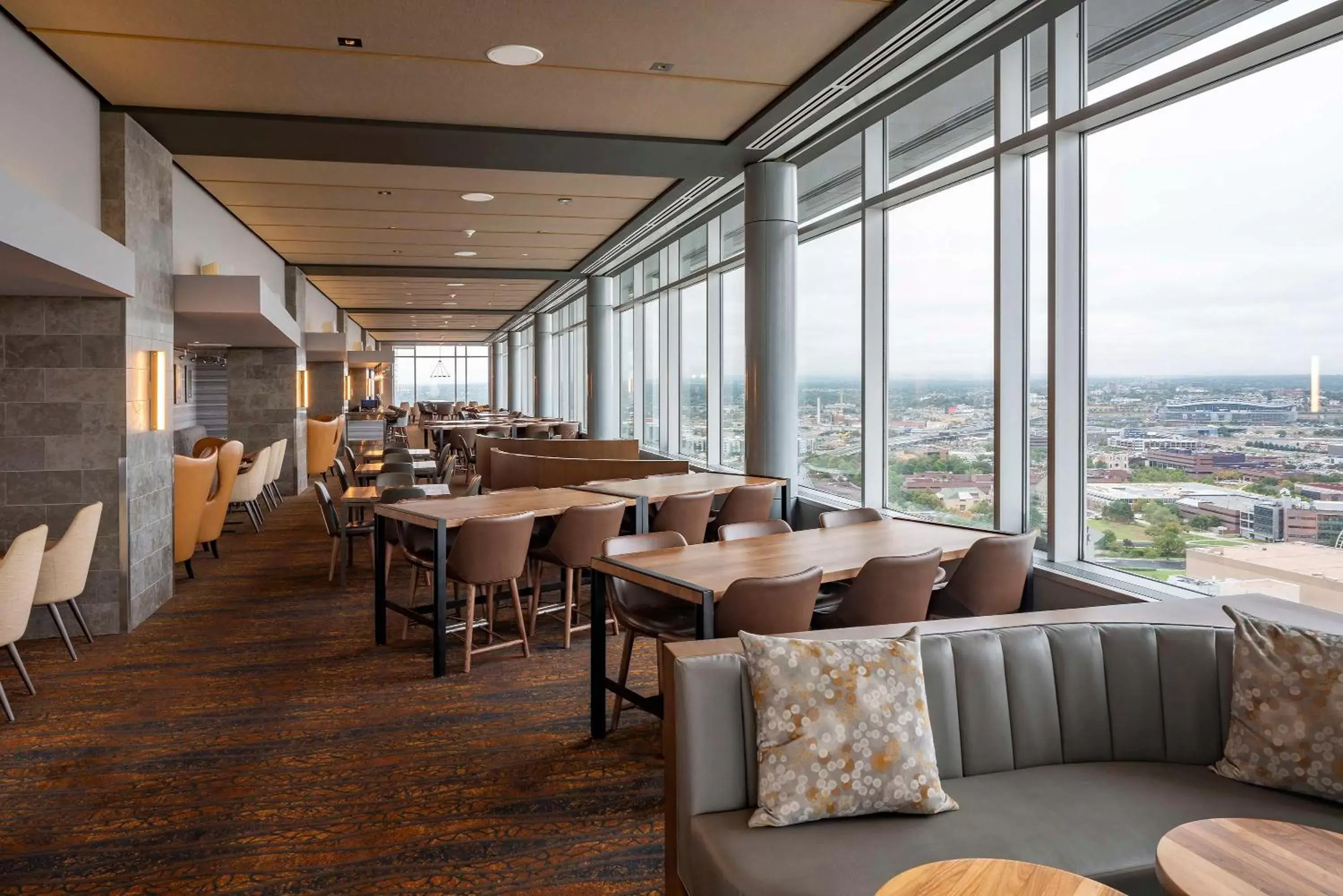 Lounge or bar, Restaurant/Places to Eat in Hyatt Regency Denver at Colorado Convention Center