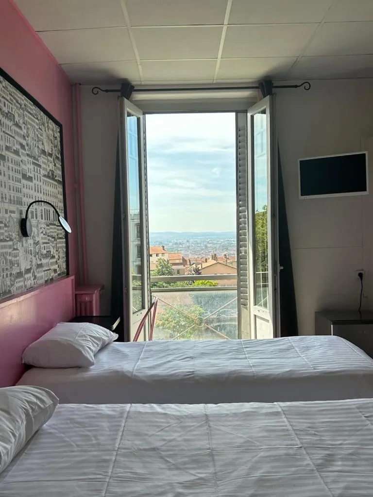 Bed in Hôtel de la Croix-Rousse