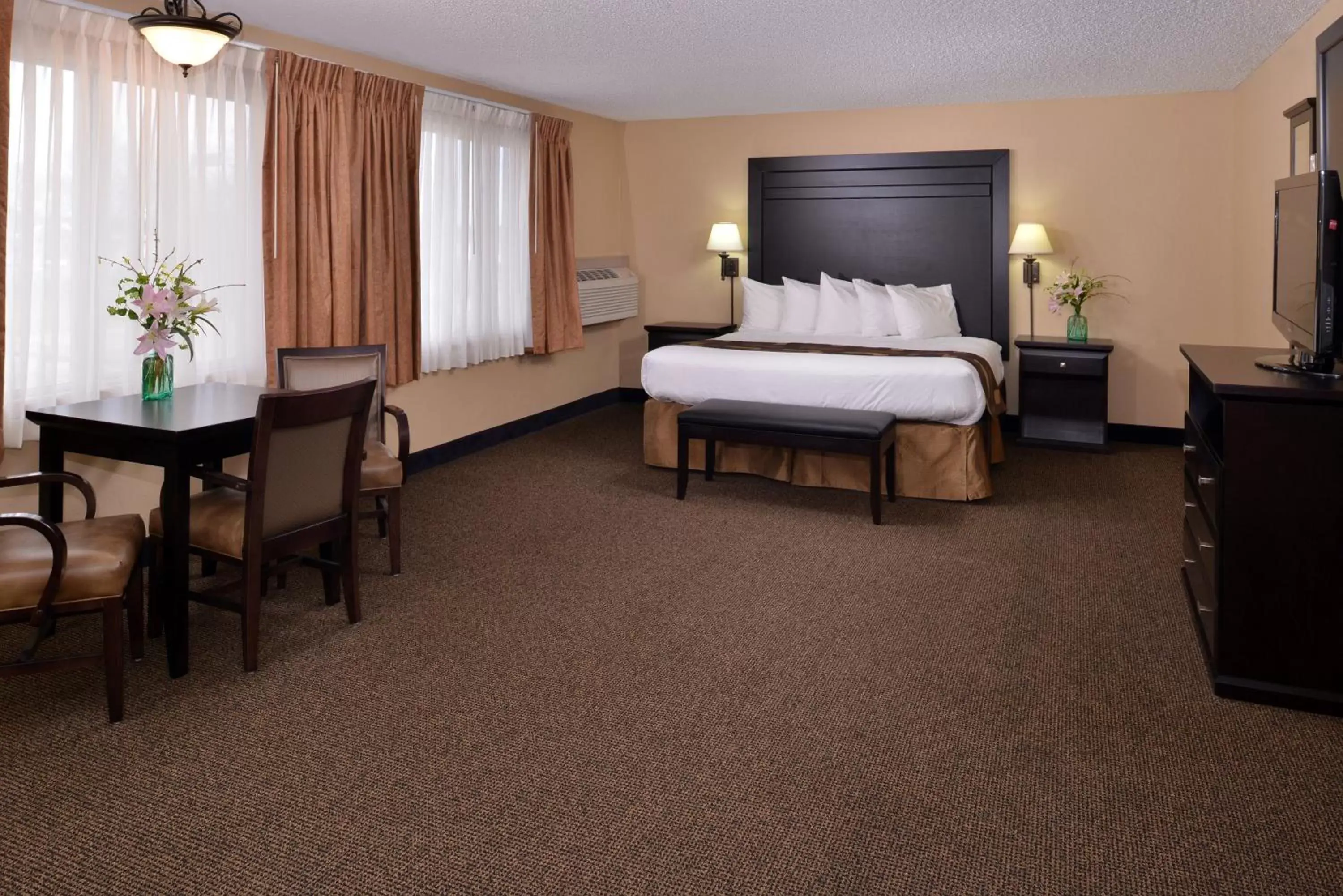 Photo of the whole room, Bed in Kelly Inn Billings