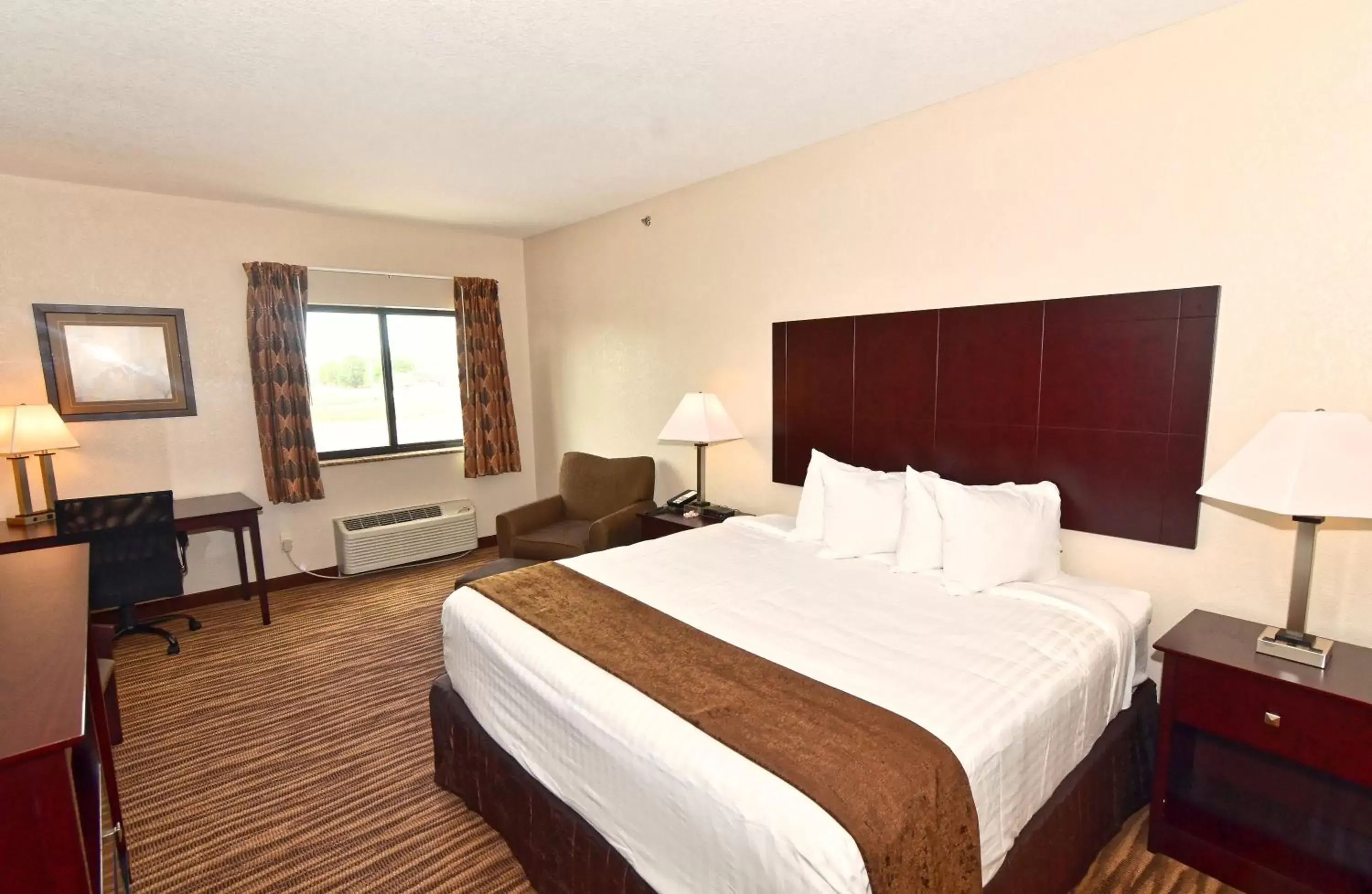 Bed in Cobblestone Inn & Suites - Clarion