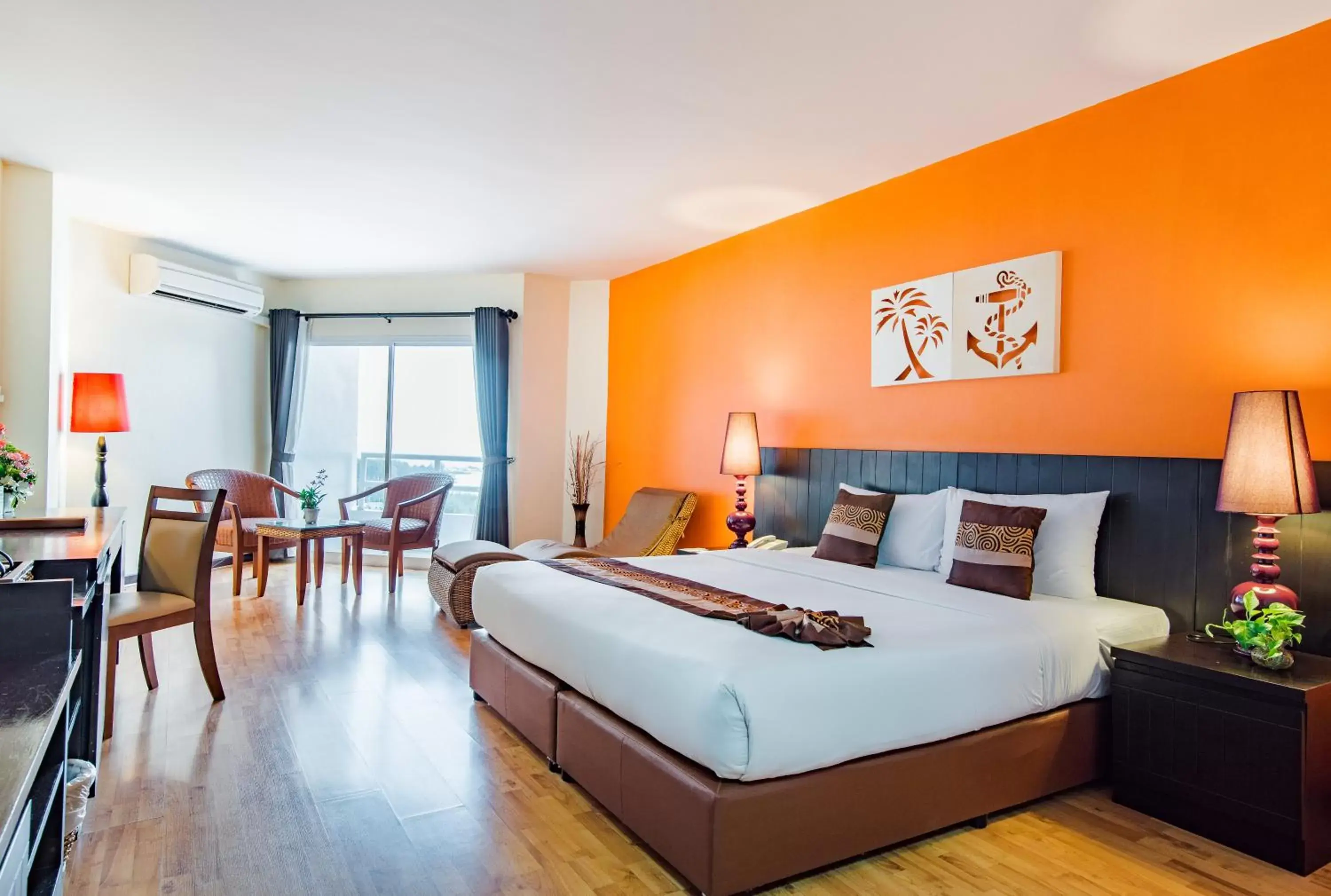 Bed in Golden Beach Cha-Am Hotel Bed in Golden Beach Cha-Am Hotel