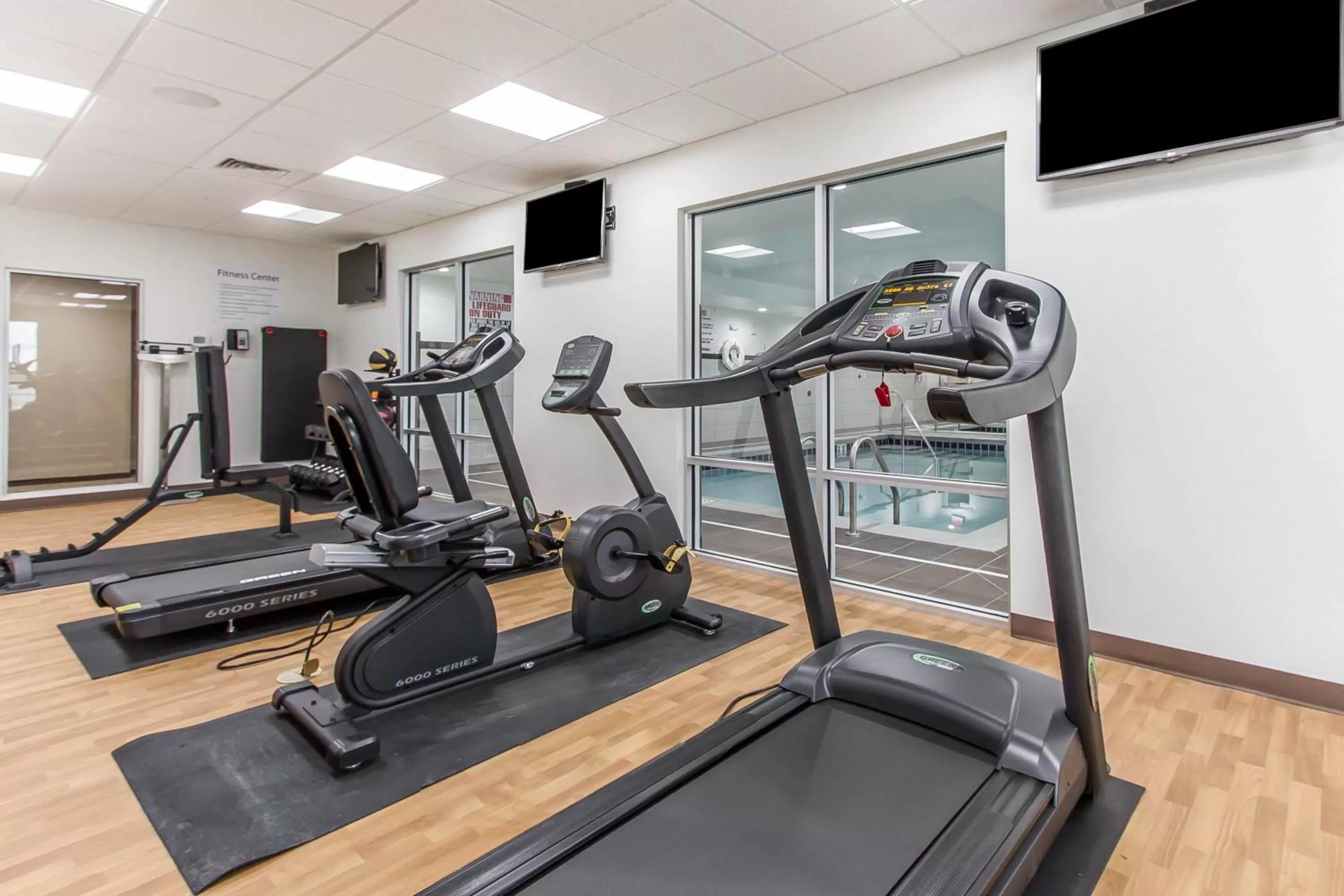 Fitness centre/facilities in Comfort Suites West Omaha